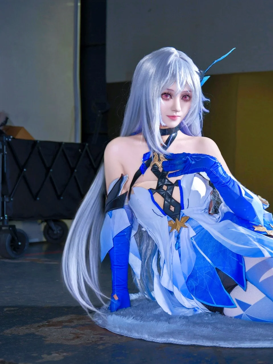 【丝柯克cos】蓝白交织的静谧之美，原神角色演绎