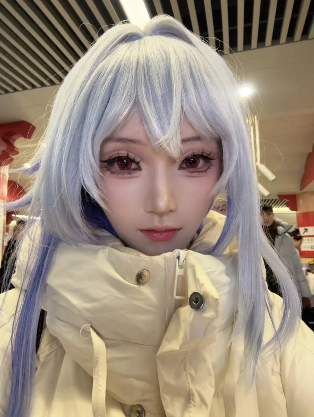 [Skirk Cosplay] Winter Expedition to Genshin Impact Convention, Keeping Cool Vibe Despite Shivering Hands - Image 2