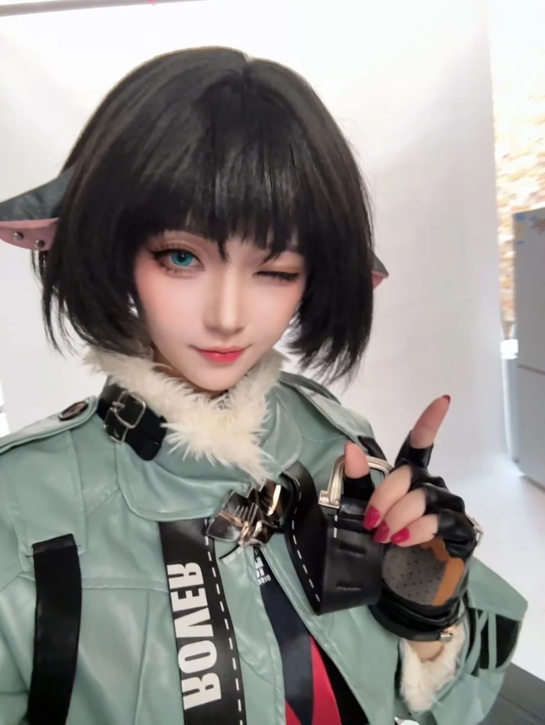 [Jane Doe cosplay] The Hollow Hunter of Zenless Zone Zero, claws and fangs at the ready - Image 2