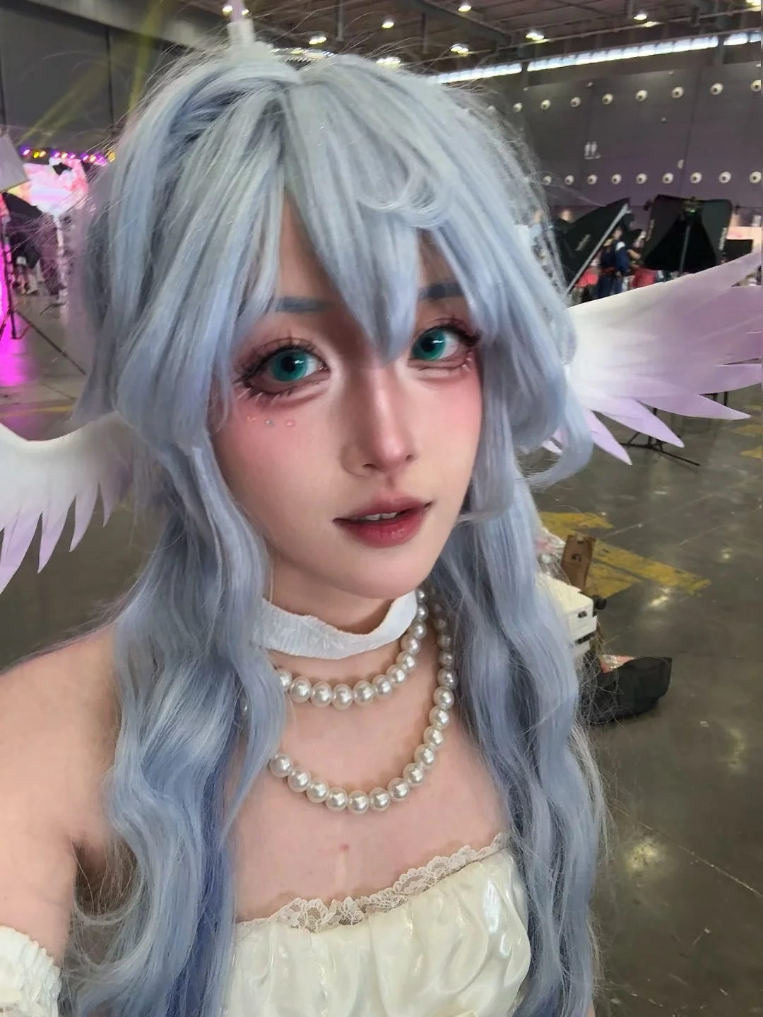 【知更鸟cos】长沙萌卡D1白礼服私设漫展记录 - 第 1 张