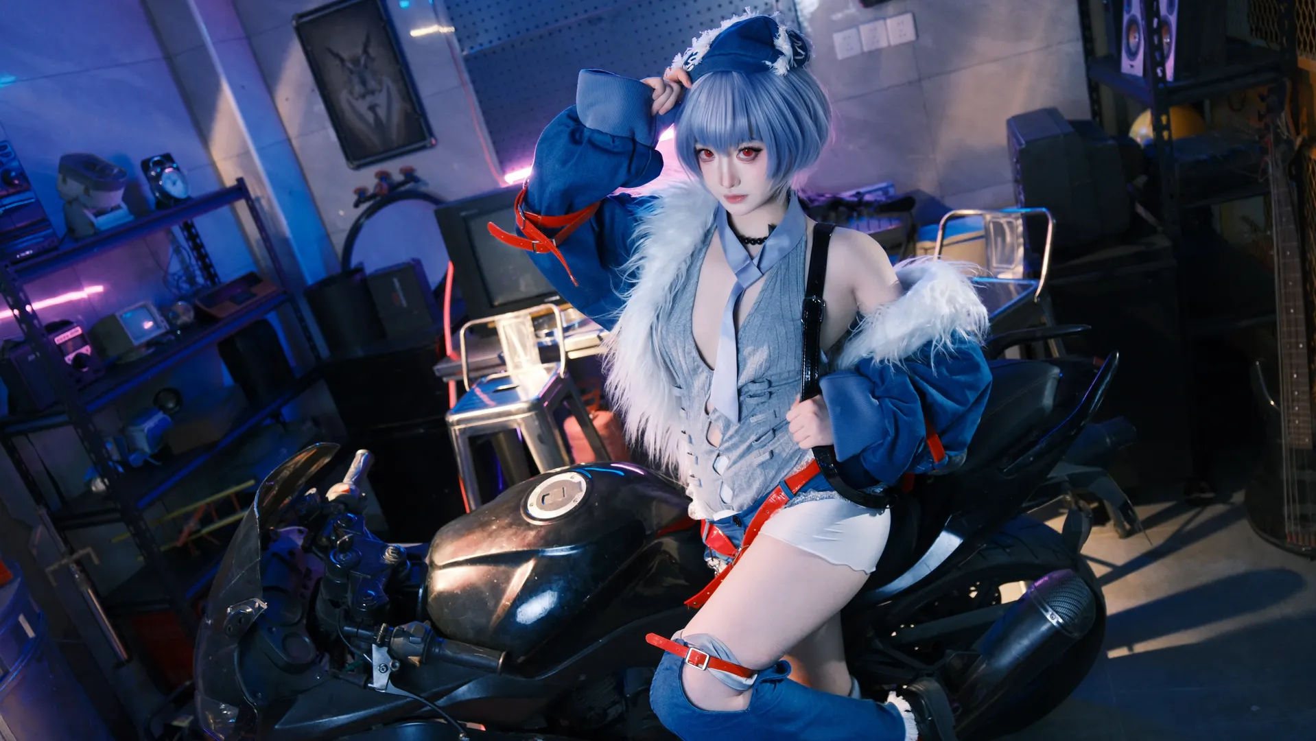 【綾波麗cos】賽博朋克與搖滾風的結合，在車庫酷颯騎行 - 第 1 張