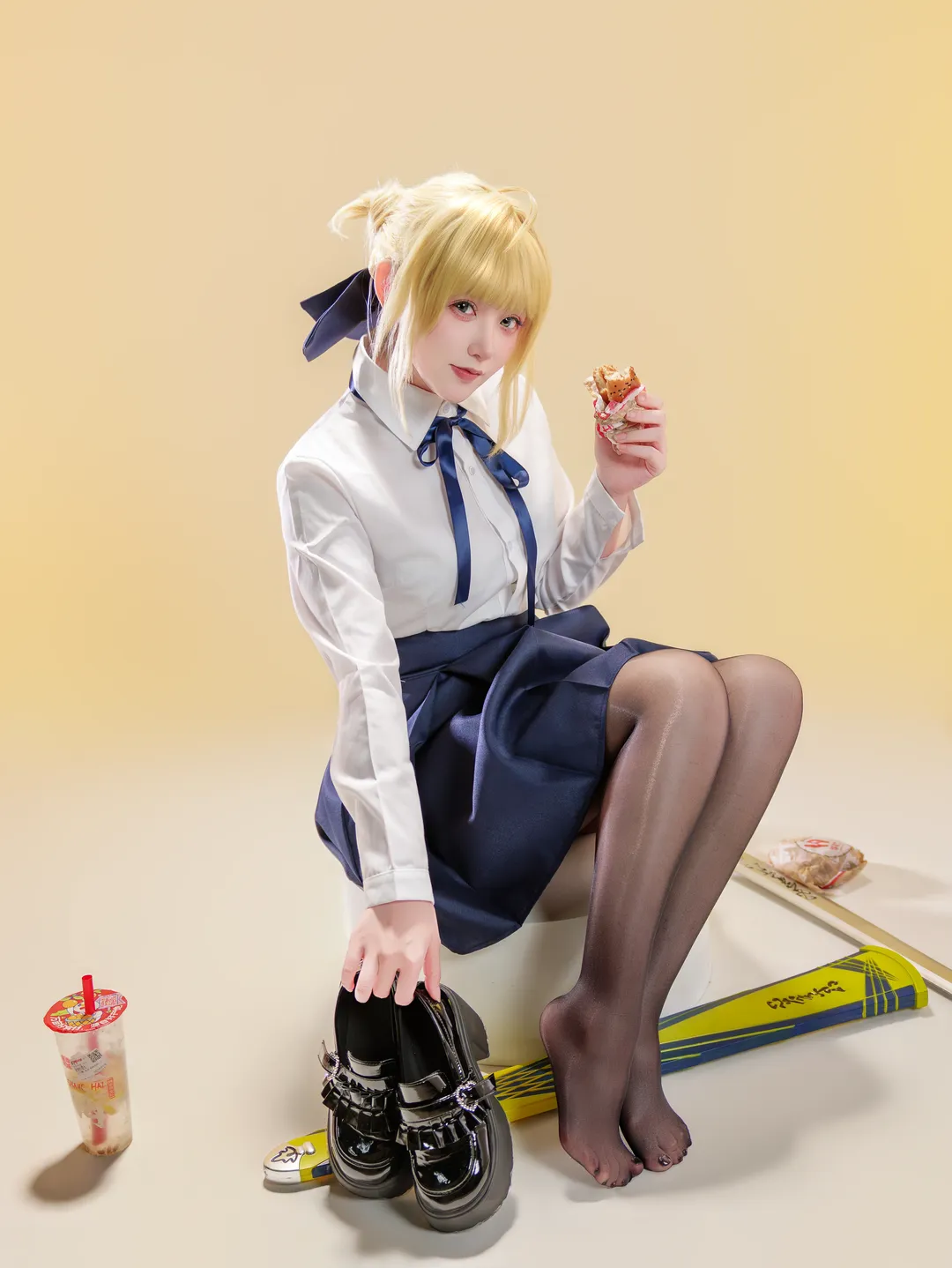 【阿尔托莉雅cos】卫宫家的饭，拿剑吃汉堡的日常