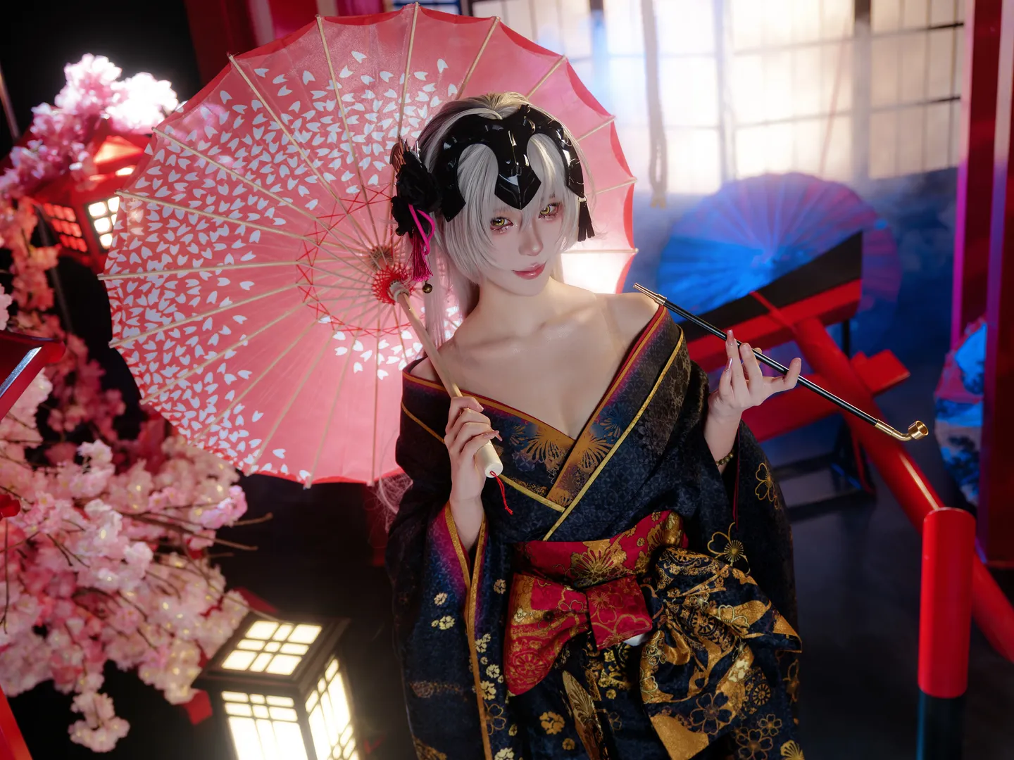 【黑贞德cos】FGO圣女穿上和服，银发红眸演绎冷艳和风 - 第 2 张