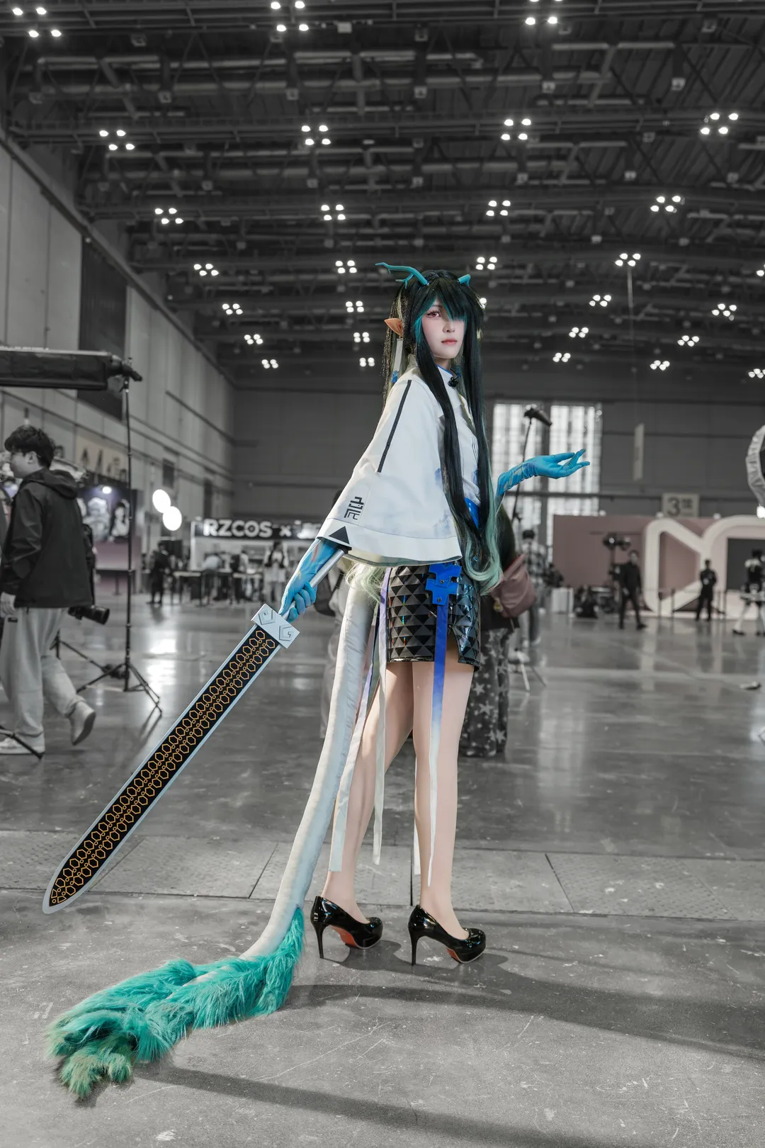 【明日方舟夕cos】手持巨剑的展会场照分享 - 第 6 张