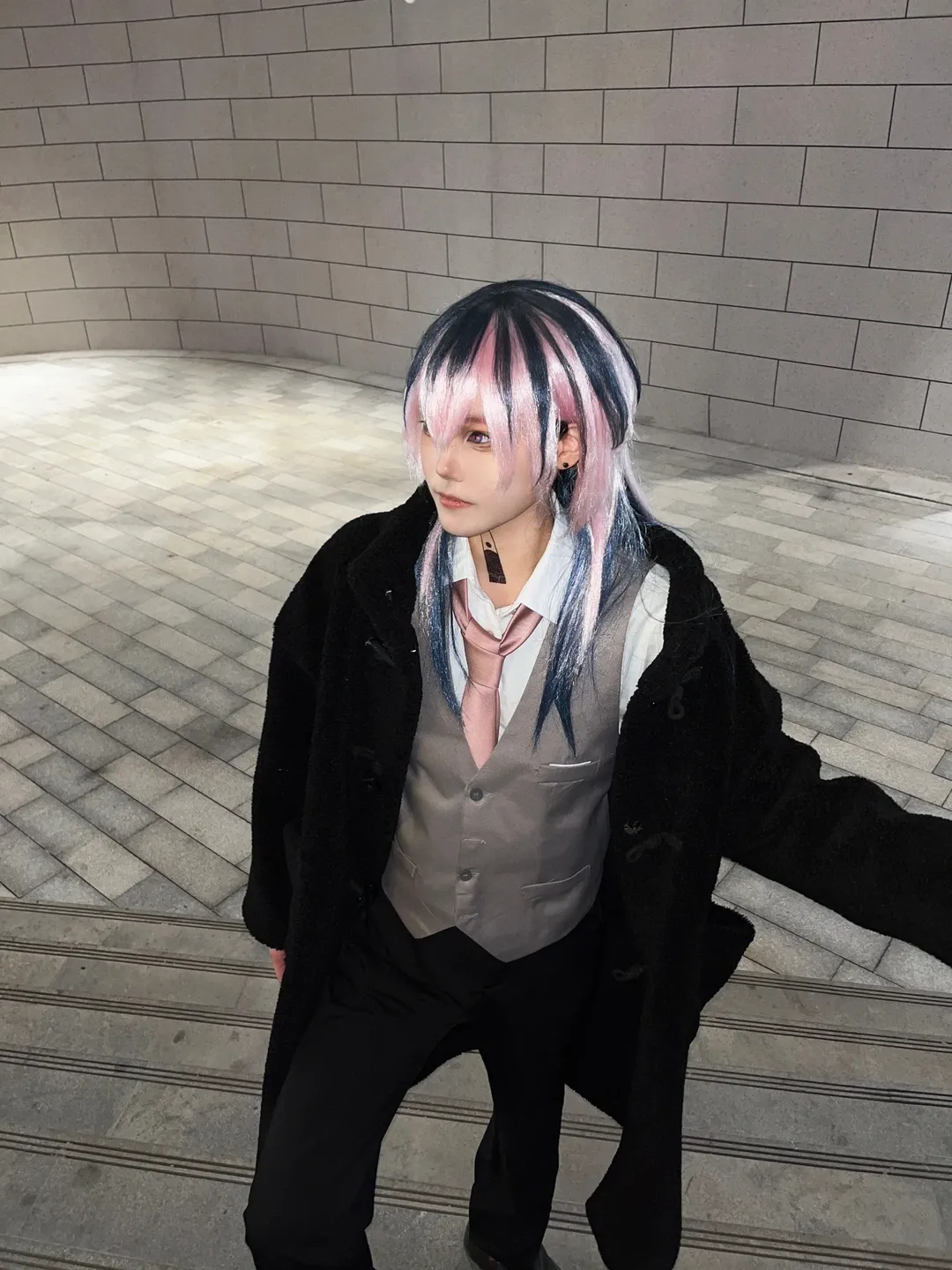 【灰谷龙胆cos】东京复仇者，冷酷与张力的瞬间定格 - 第 1 张