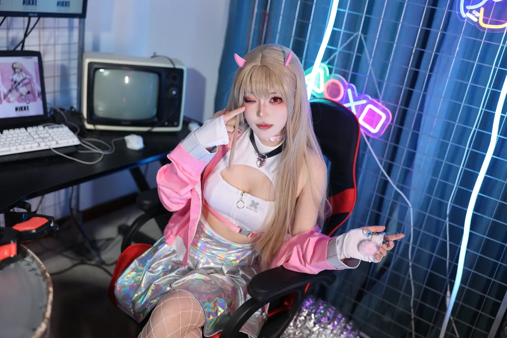 [Viper cosplay] GODDESS OF VICTORY: NIKKE: Elusive Serpent Shadows under Cyberpunk Neon - Image 4