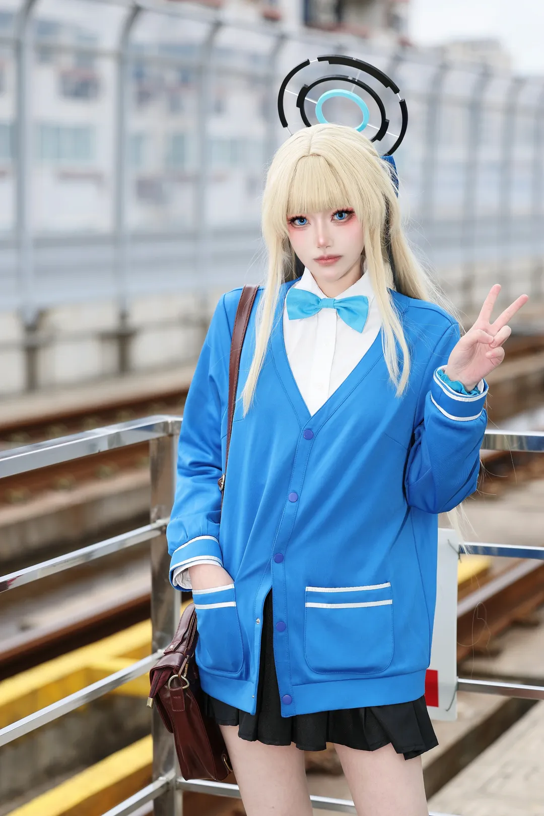 [Asuma Toki cosplay] Quiet Moments at the Station in Blue Archive - Image 1