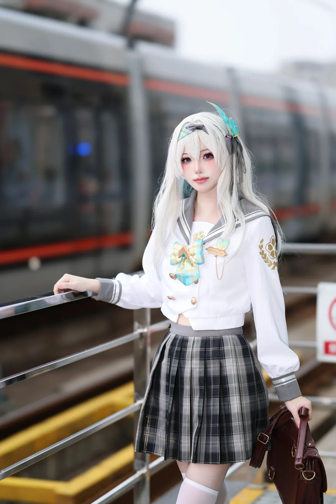 【ホタル コスプレ】『崩壊：スターレイル』春の贈り物、ホームの片隅に留まる光と影 - 3 枚目