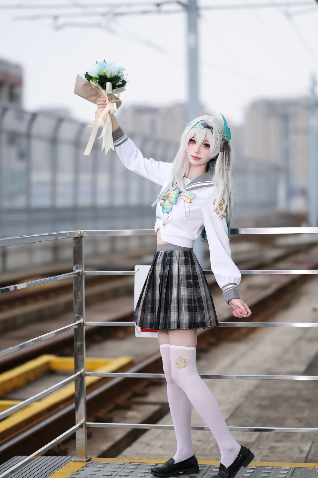 【ホタル コスプレ】『崩壊：スターレイル』春の贈り物、ホームの片隅に留まる光と影 - 4 枚目