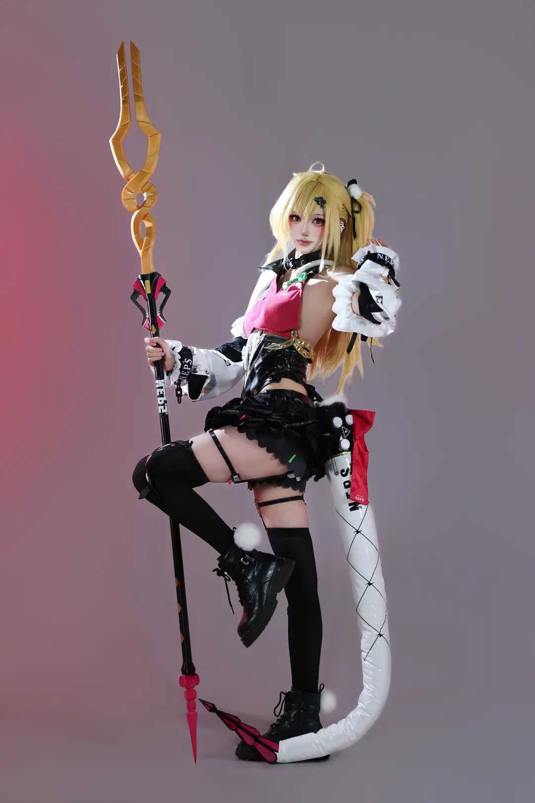 绝区零希希芙cos，长柄武器的力量感与少女感并存 - 第 2 张