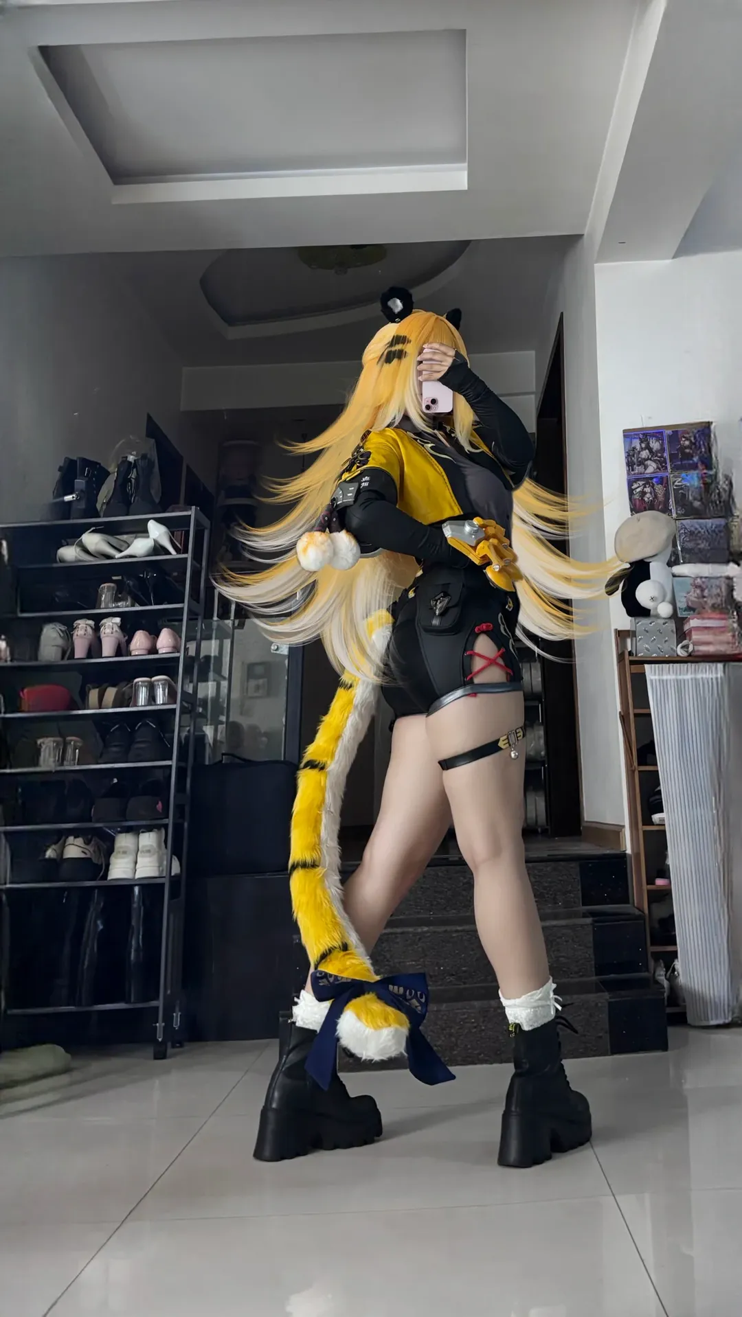 【橘福福コスプレ】ゼンレスゾーンゼロのコスプレ試着初体験、黒×黄カラーの獣娘の魅力 - 3 枚目