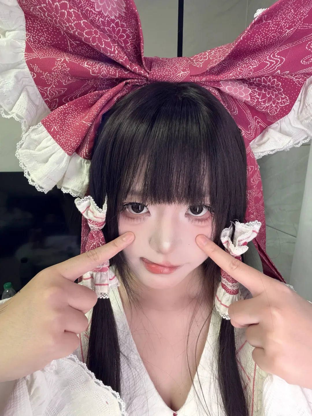 【博丽灵梦cos】粉色异色服的东方巫女，蝶结与领子的细节魅力 - 第 1 张