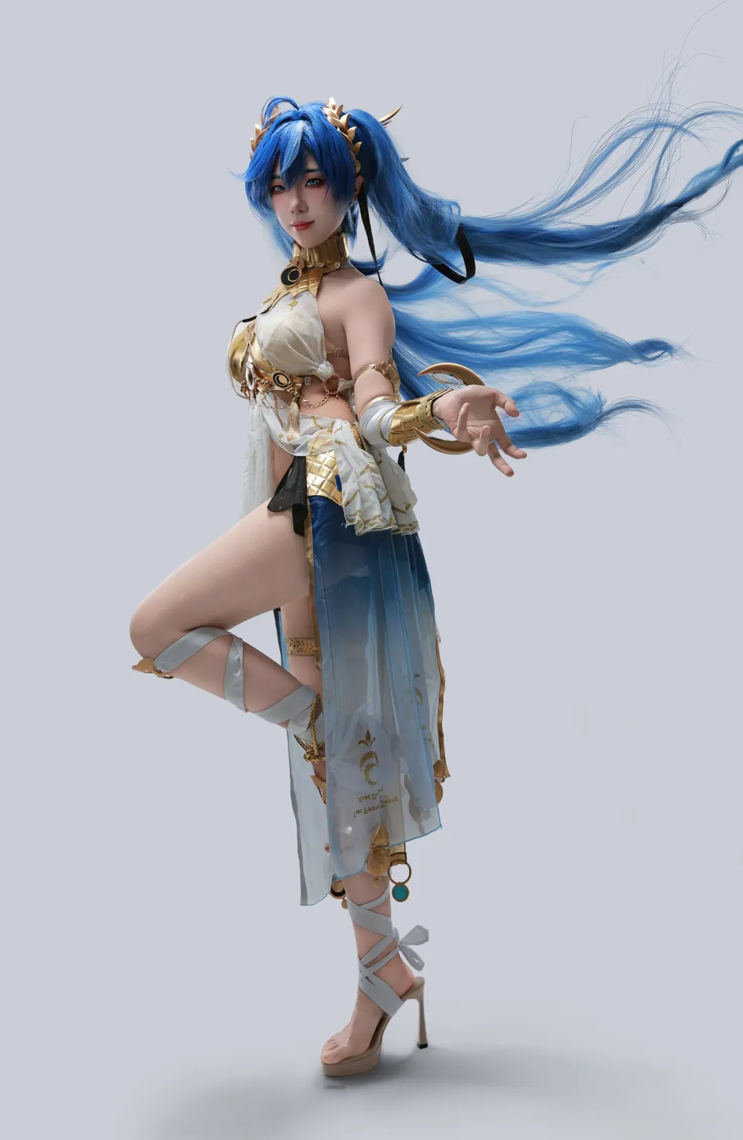 [尤诺cos] 蓝发异域造型的棚拍动态瞬间
