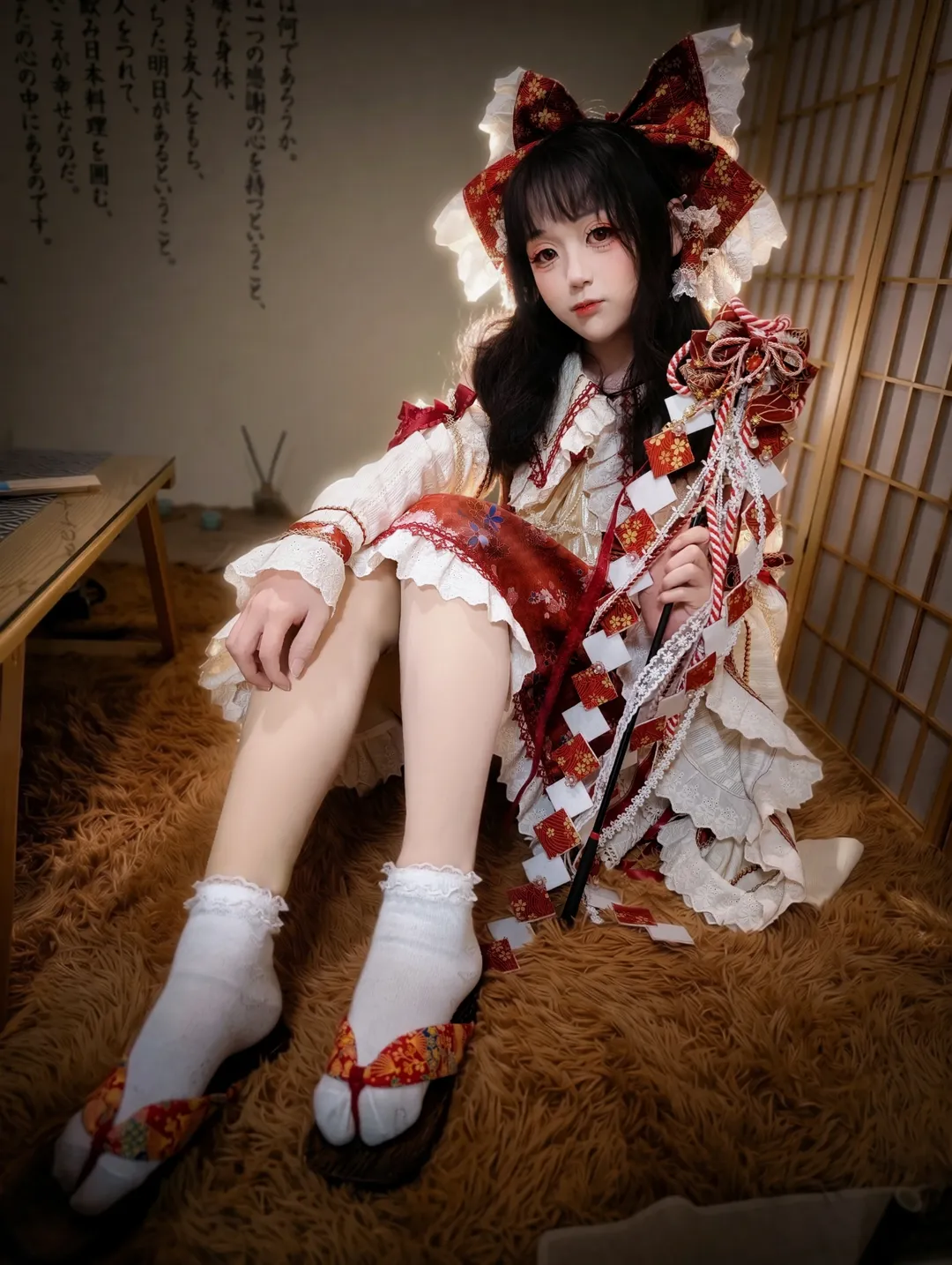 【博丽灵梦cos】东方project的黄昏与茶香，红白巫女的静谧片刻