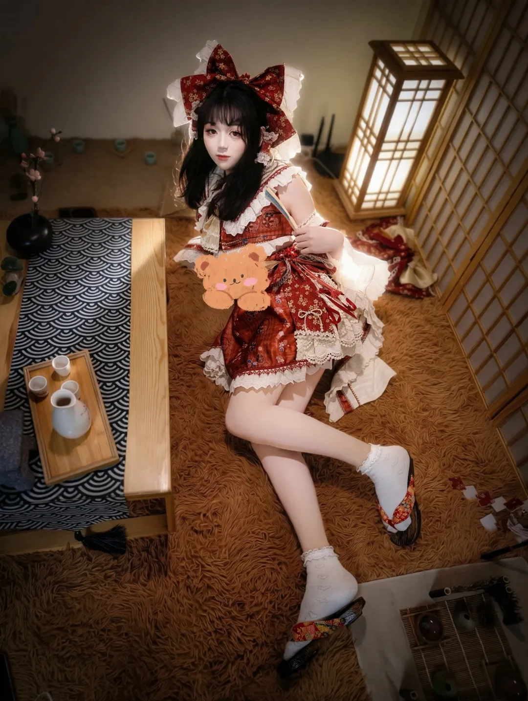 【博丽灵梦cos】东方project的黄昏与茶香，红白巫女的静谧片刻 - 第 2 张