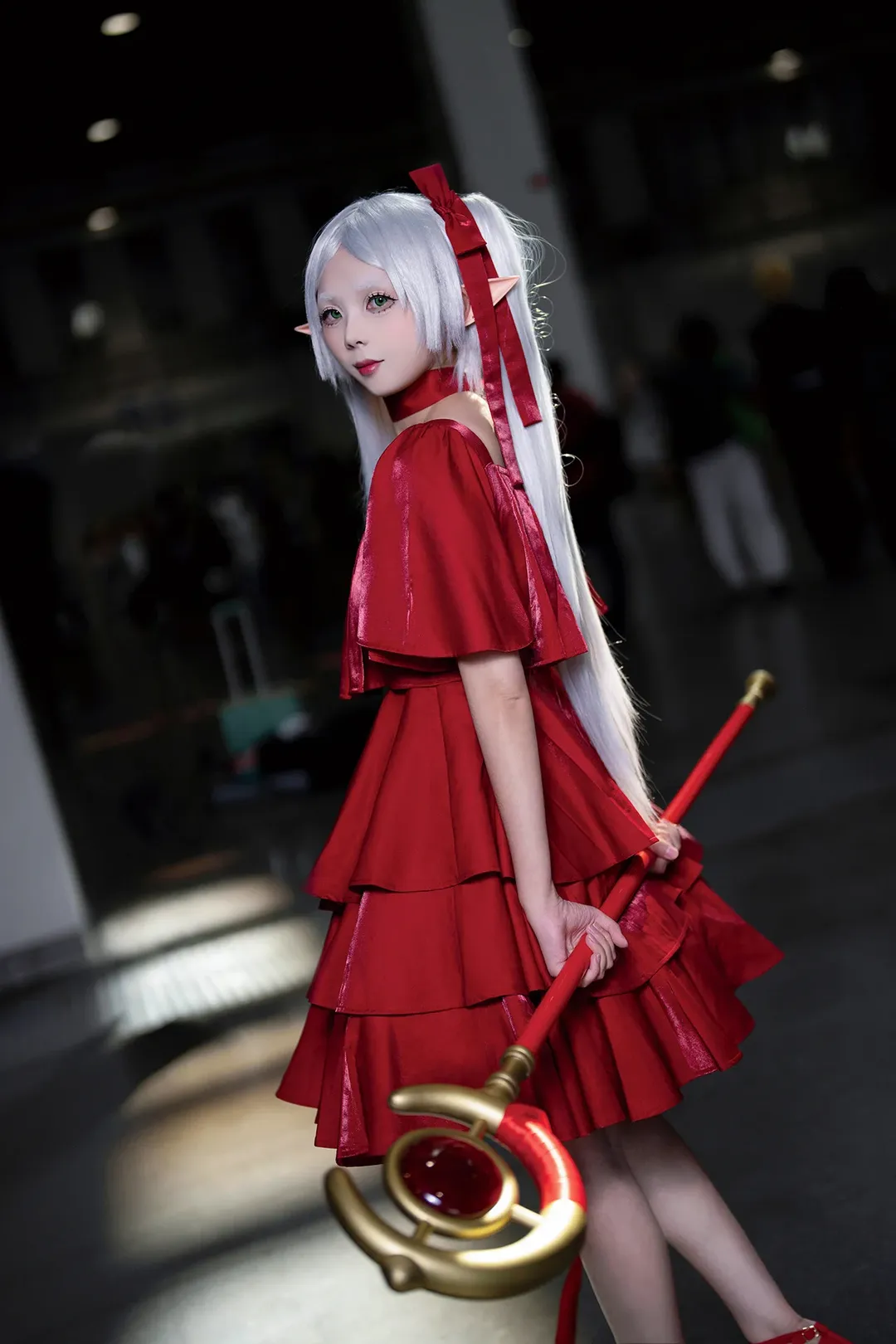 【芙莉莲cos】葬送的芙莉莲红裙礼服，IDO场照分享