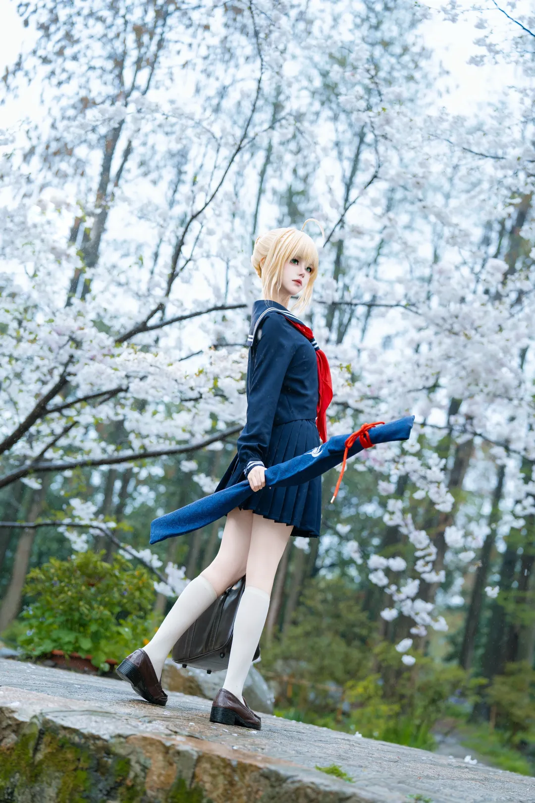 【阿尔托莉雅cos】水手服与樱花，阴雨天的拍摄日记