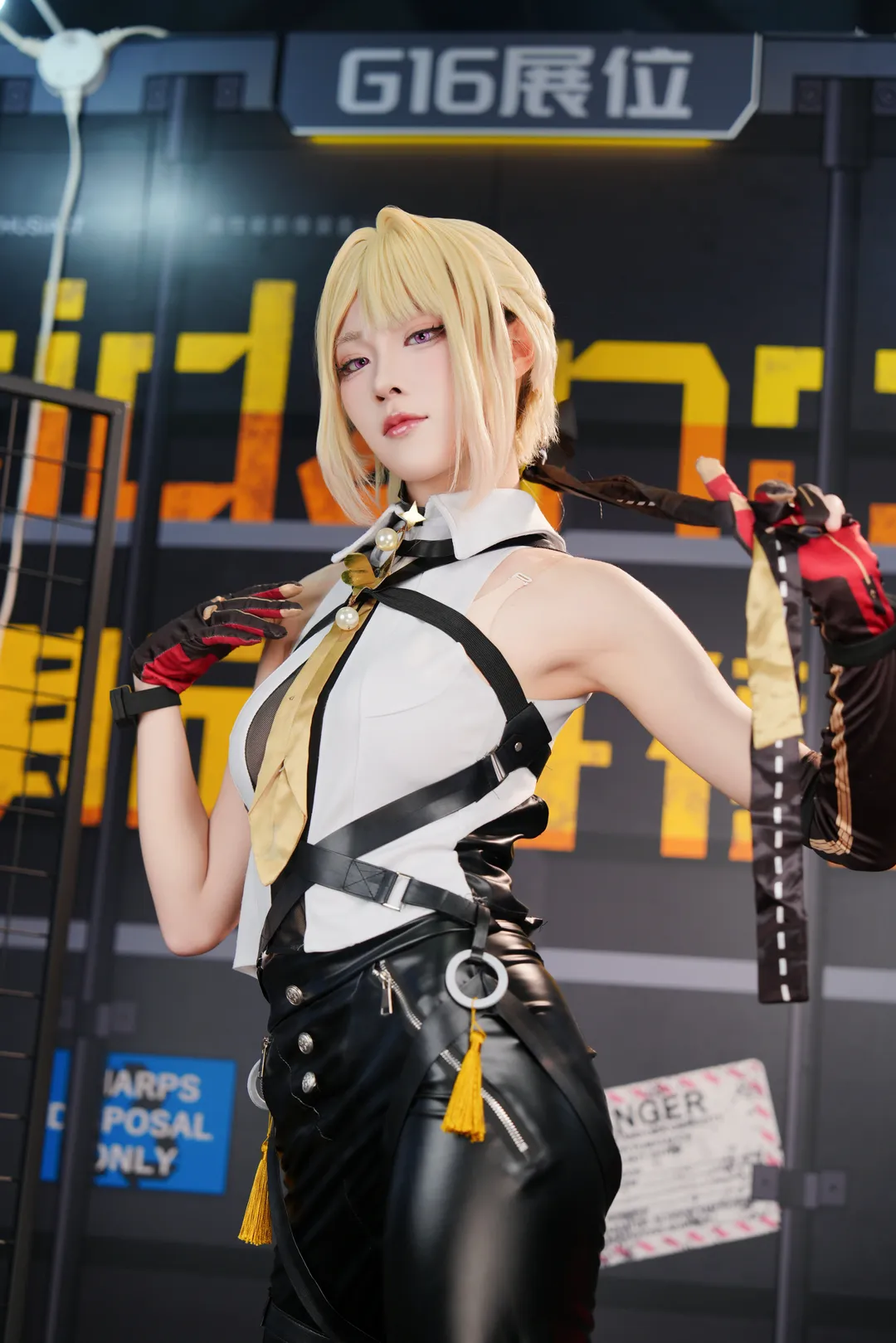 【伊芙琳cos】绝区零展台前的从容时刻