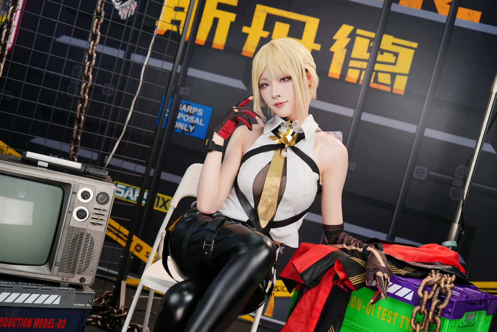 【伊芙琳cos】绝区零展台前的从容时刻 - 第 13 张
