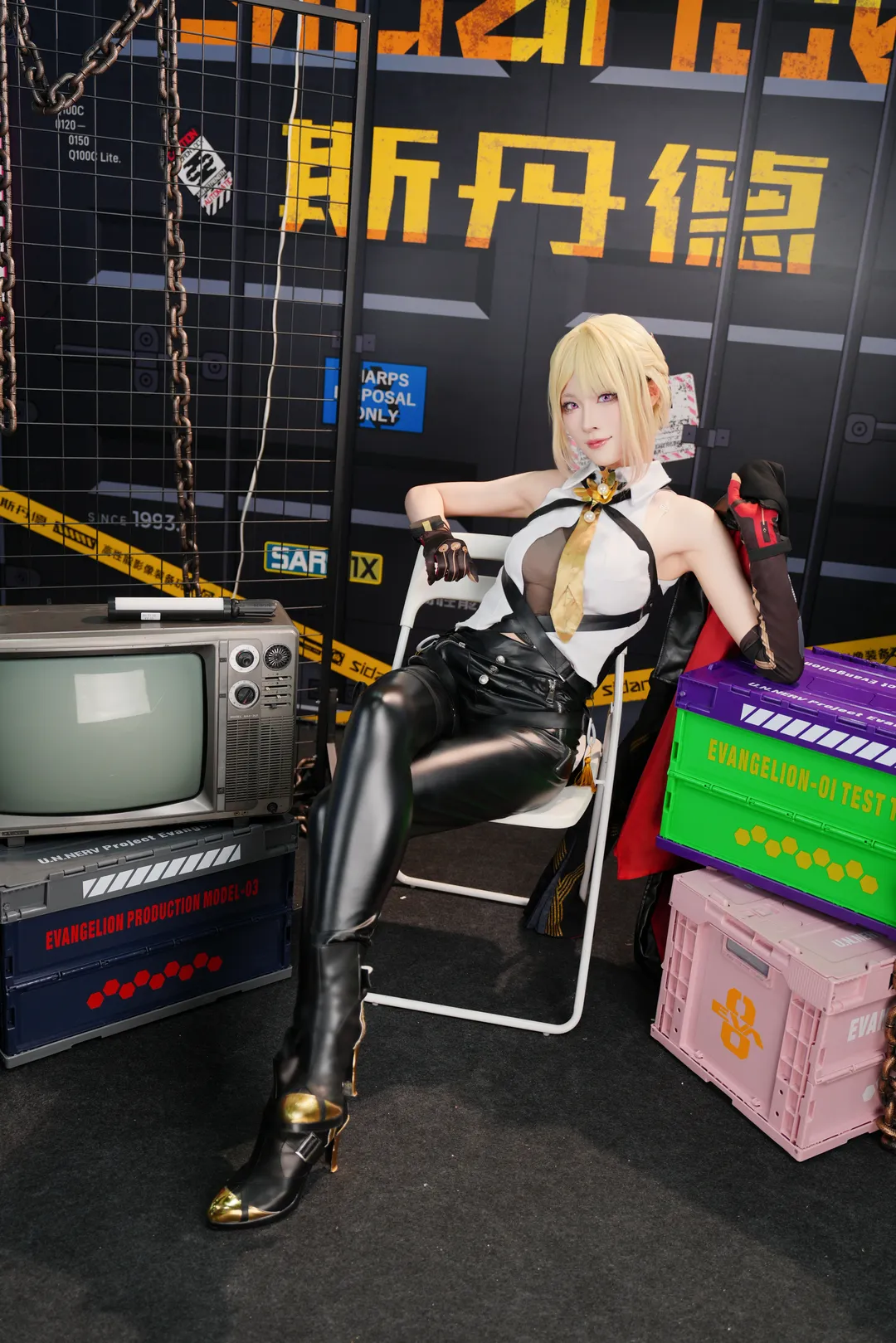 【伊芙琳cos】绝区零展台前的从容时刻 - 第 15 张