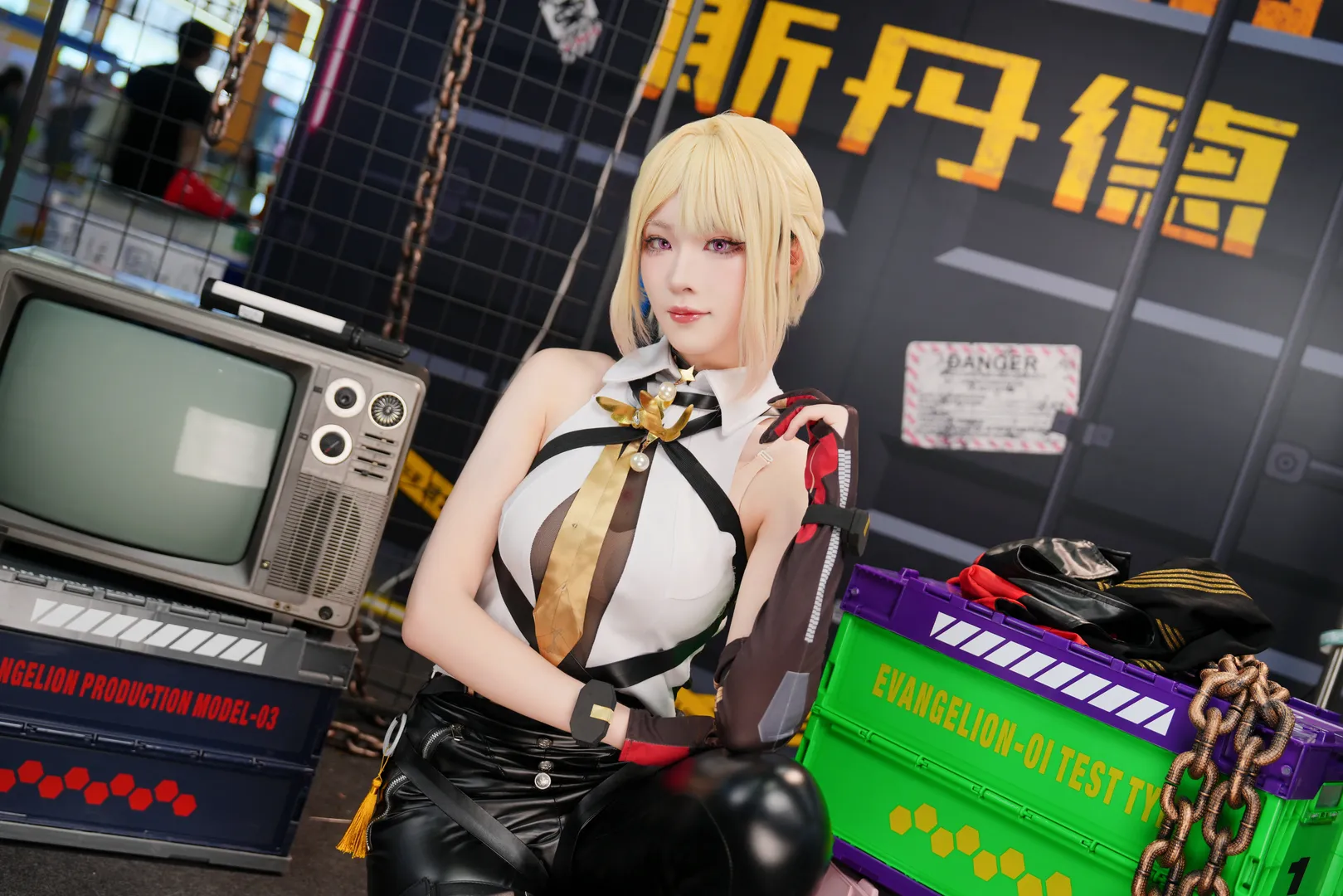 【伊芙琳cos】绝区零展台前的从容时刻 - 第 7 张