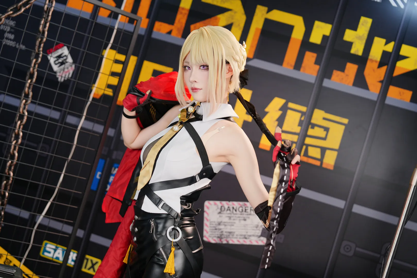 【伊芙琳cos】绝区零展台前的从容时刻 - 第 8 张