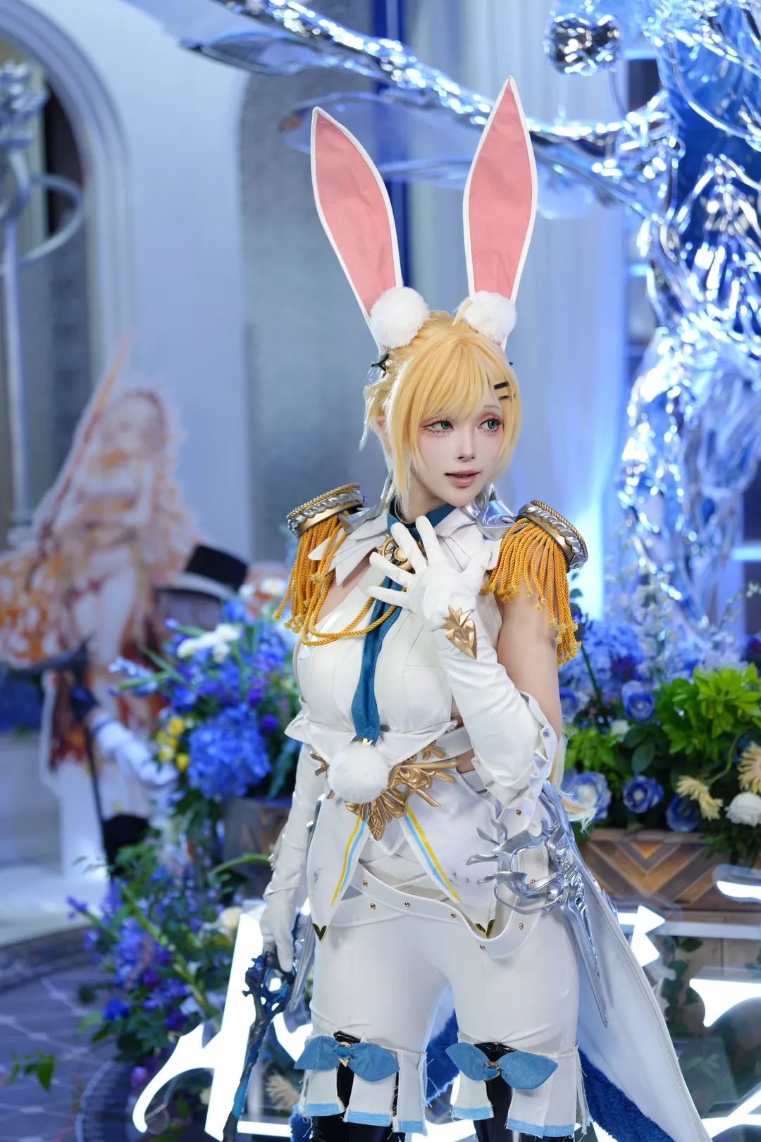 Kurati cosplay: On-Site Record of the Silver Palace Military Uniform & Bunny Ears Look - Image 10