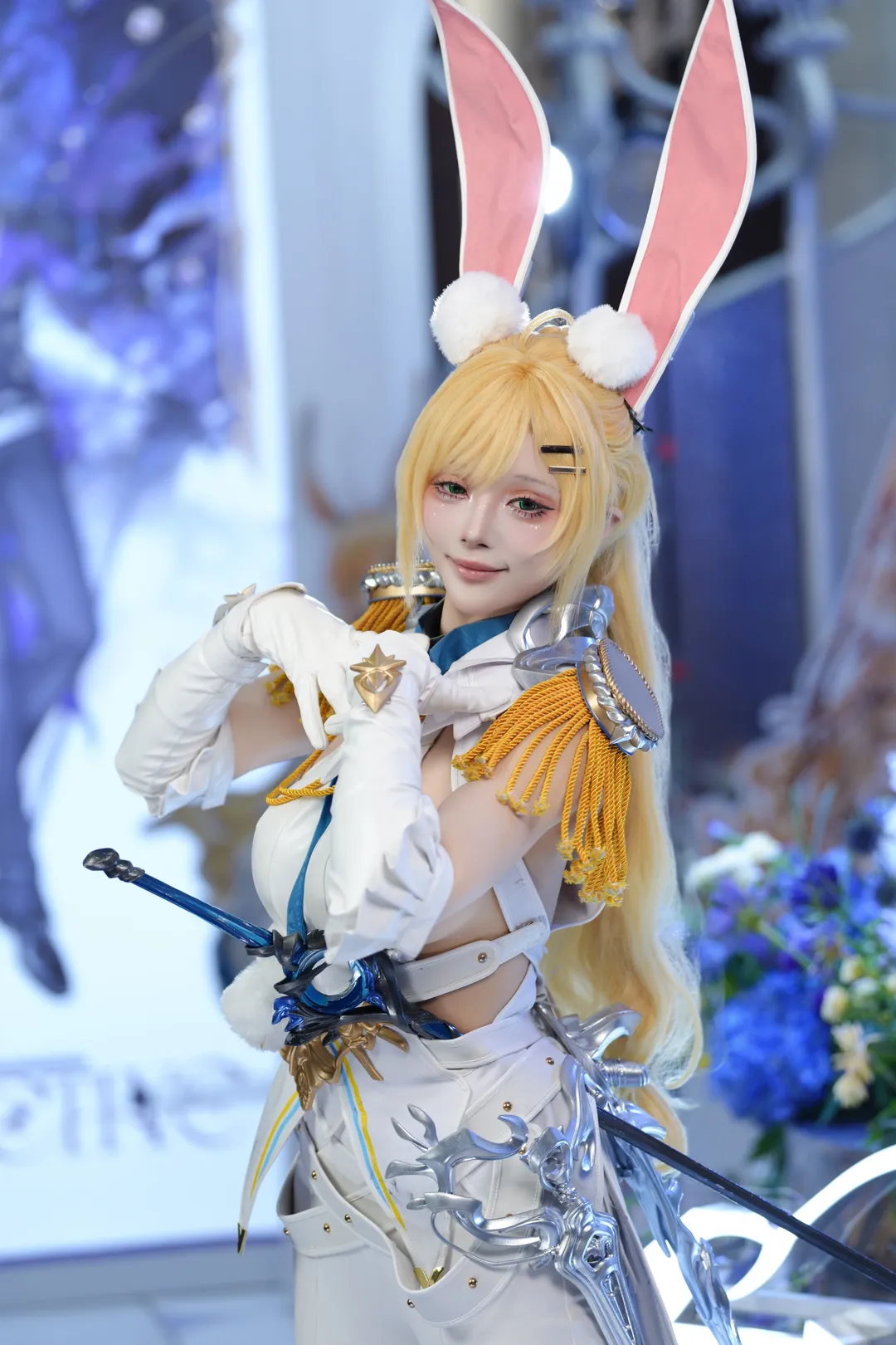 Kurati cosplay: On-Site Record of the Silver Palace Military Uniform & Bunny Ears Look - Image 7