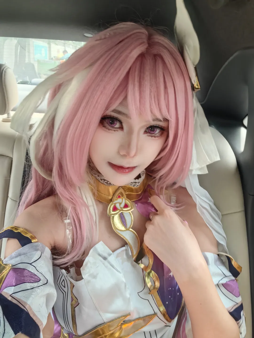 【爱莉希雅cos】爱莉希雅人之律者，梦幻粉色闪耀漫展 - 第 1 张