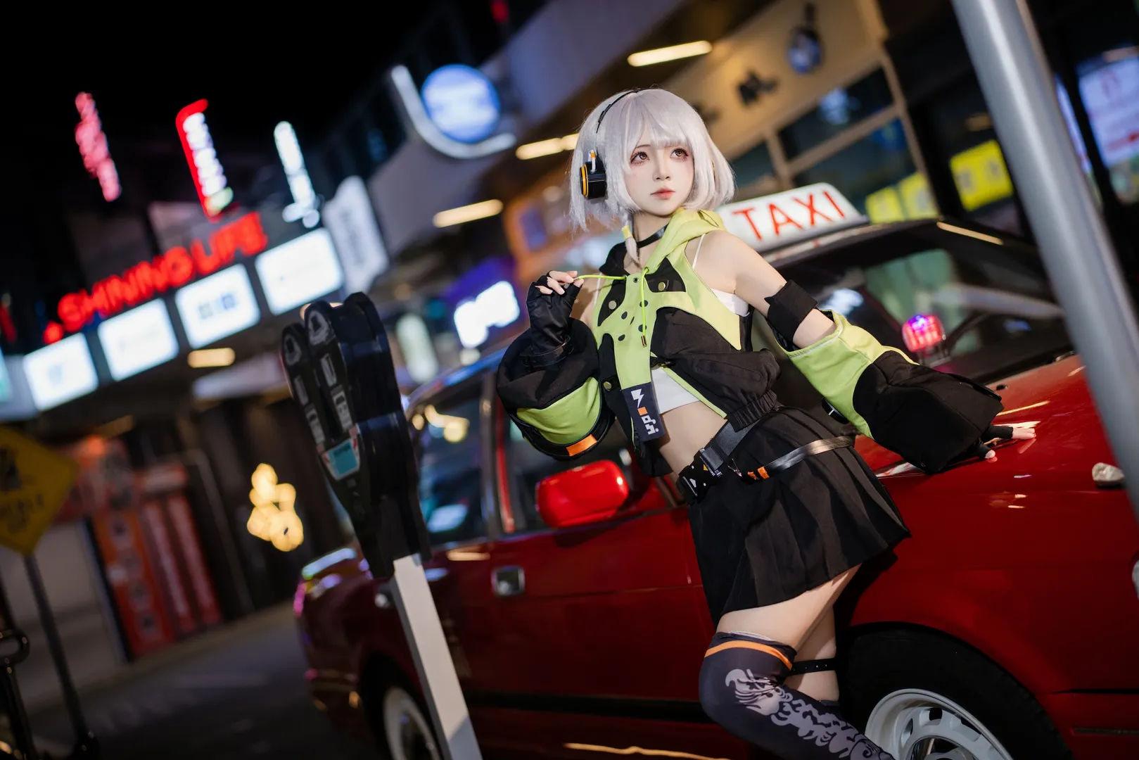 【安比德玛拉cos】都市霓虹下的绝区零少女