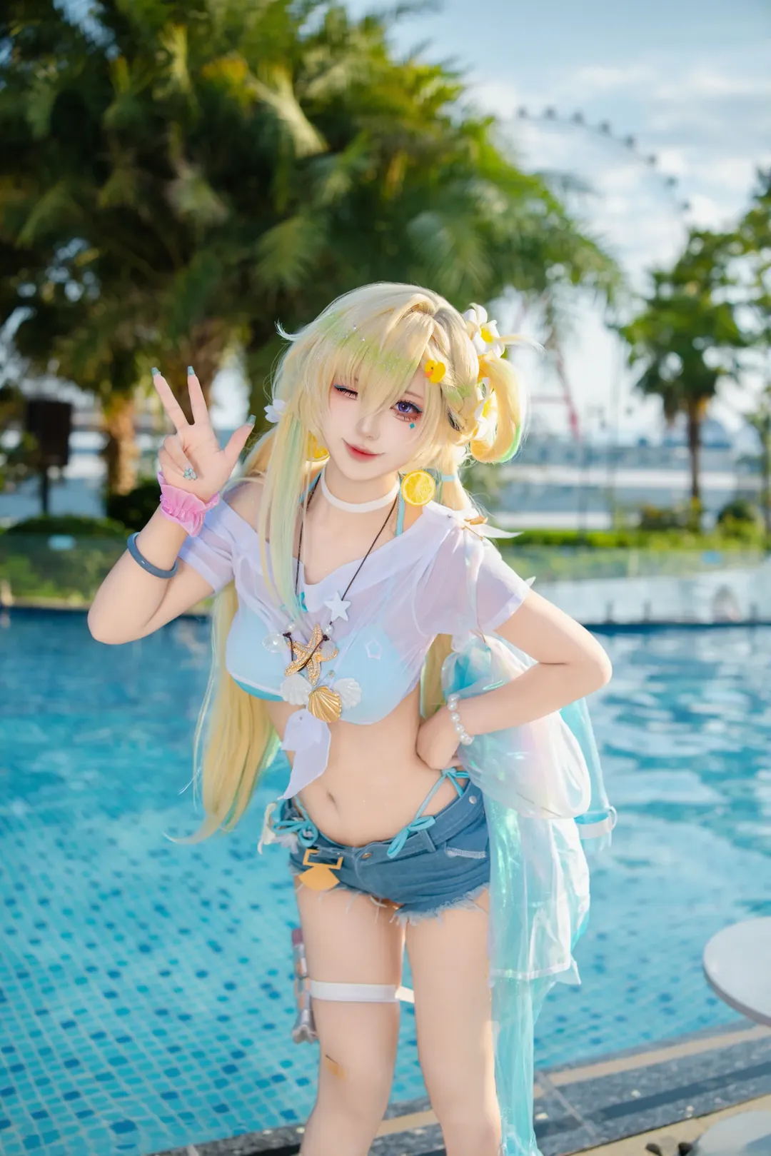 【琳奈cos】夏日阳光下的琳奈泳装薄荷糖主题拍摄