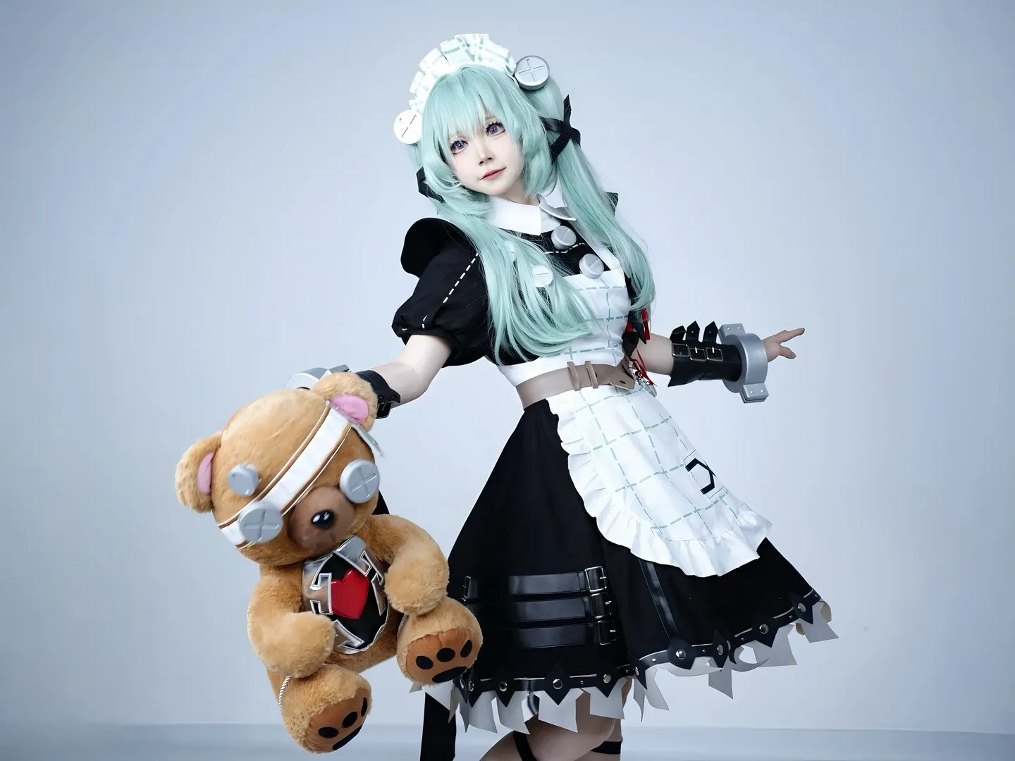 [Corin Wickes cosplay] The Mechanical Maid from Zenless Zone Zero — Faithful Recreation with the Bear - Image 1