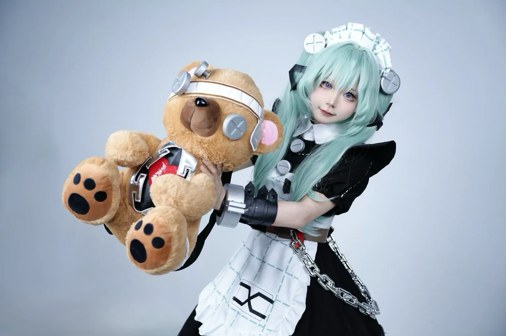 [Corin Wickes cosplay] The Mechanical Maid from Zenless Zone Zero — Faithful Recreation with the Bear - Image 2