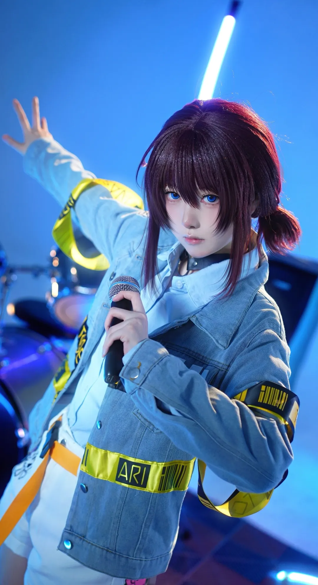 【井芹仁菜cos】怀抱着麦克风，重现舞台上的摇滚灵魂 - 第 1 张