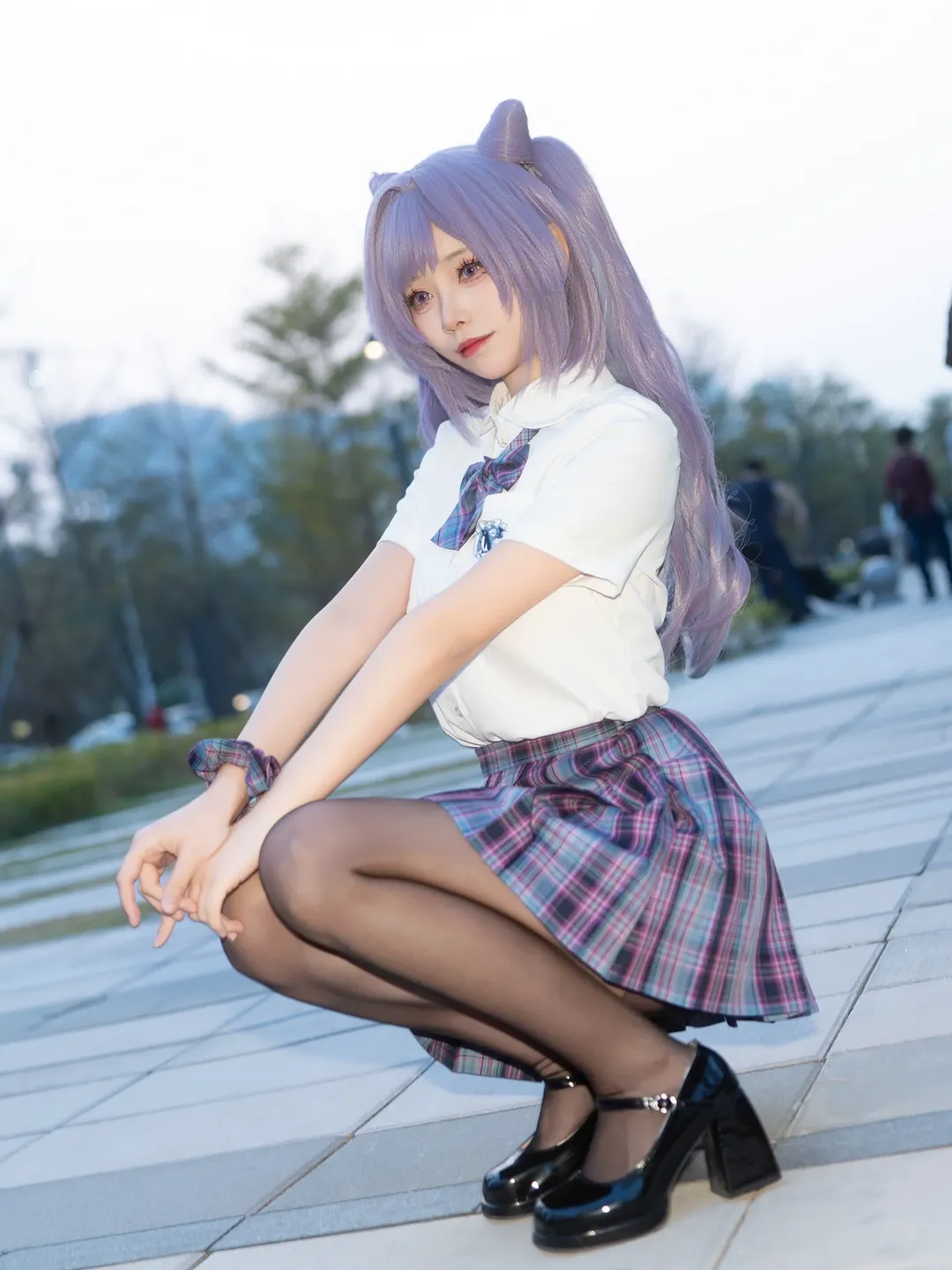 【刻晴cos】原神中的紫发少女，换上日常学院风后的全新感觉