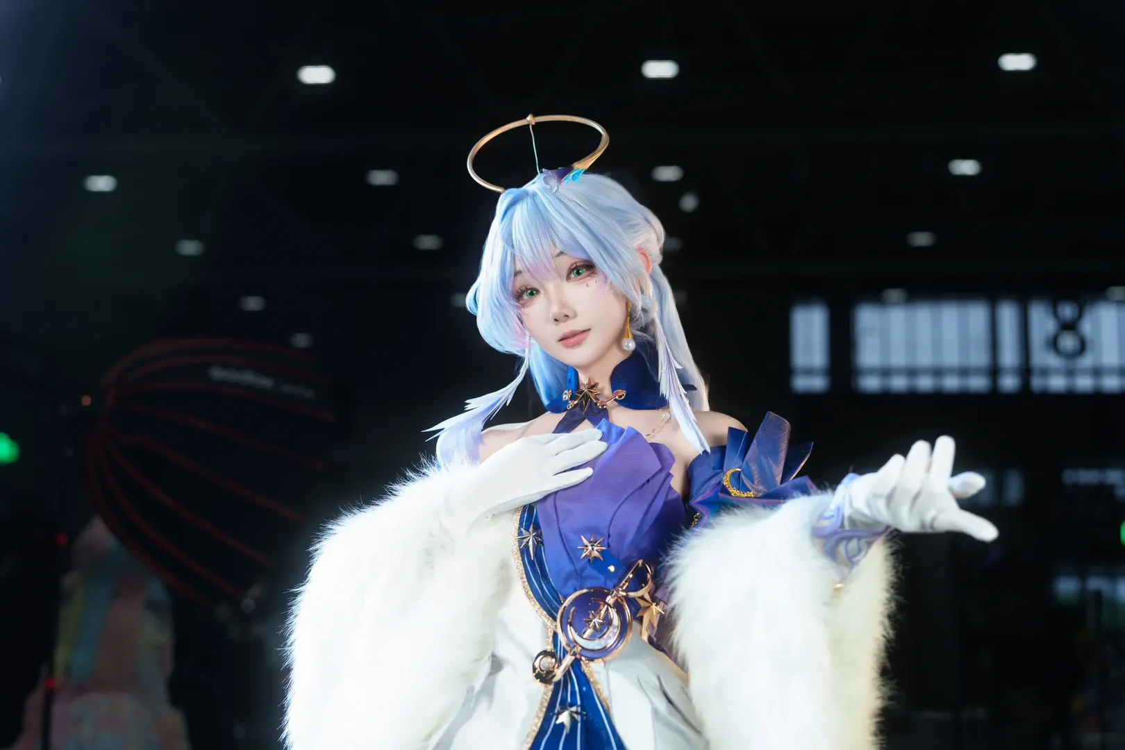【ロビン コスプレ】『崩壊：スターレイル 周年記念』の会場を歩む - 2 枚目