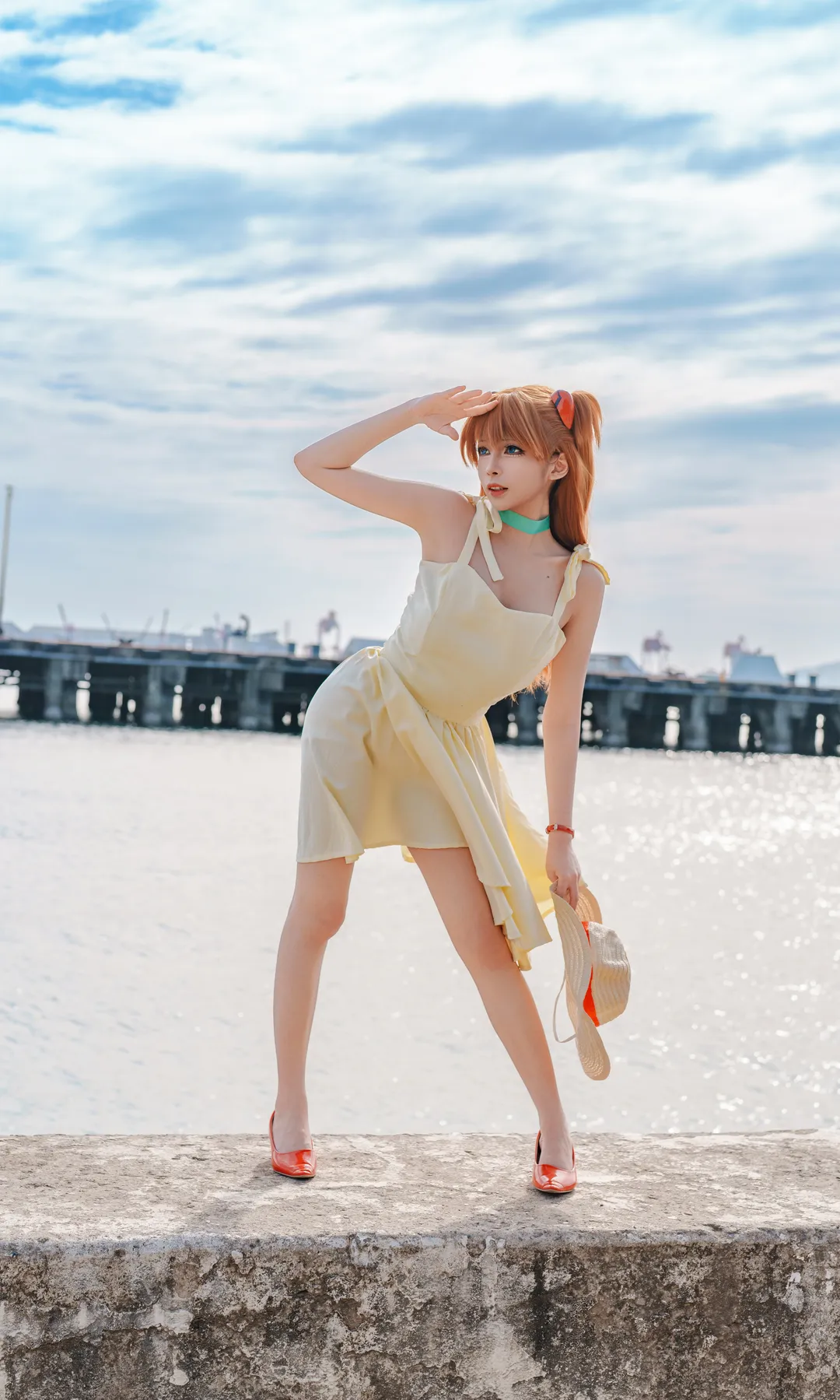 [Asuka Cosplay] Yellow Dress, Straw Hat, and the Seaside: Summer Light and Shadow in EVA Character Performance - Image 1