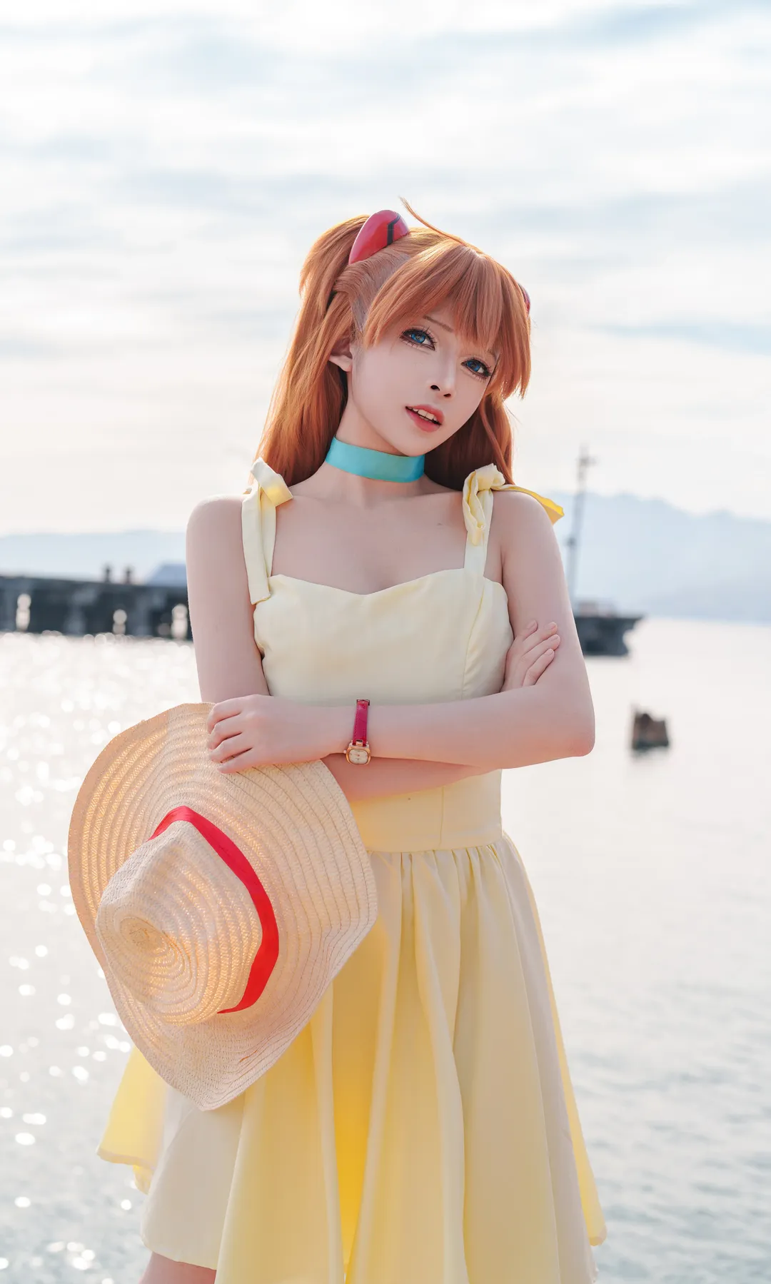 [Asuka Cosplay] Yellow Dress, Straw Hat, and the Seaside: Summer Light and Shadow in EVA Character Performance