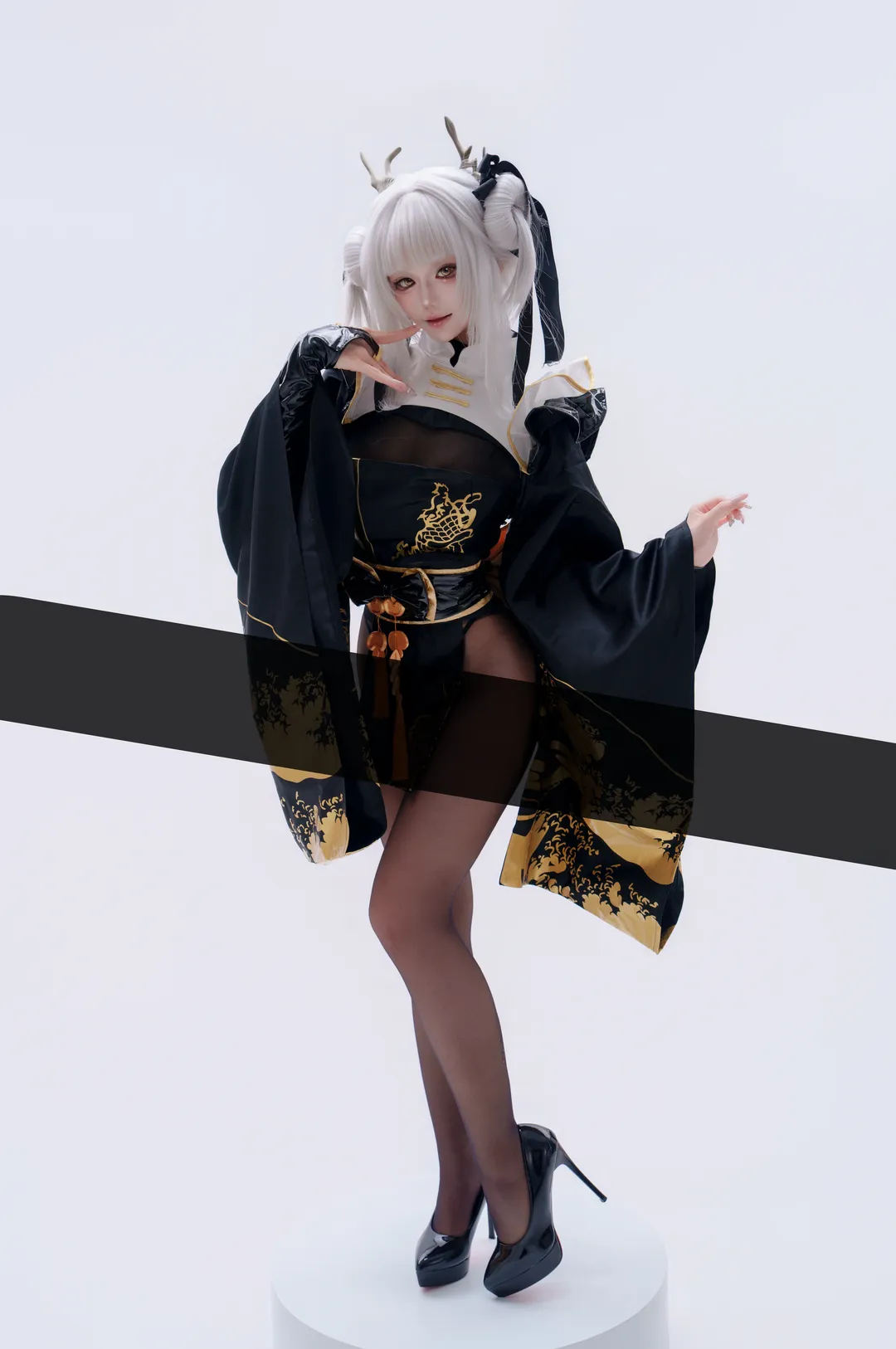 【白兔布兰儿cos】Nikke角色演绎，茶道与黑金服装的视觉碰撞 - 第 2 张