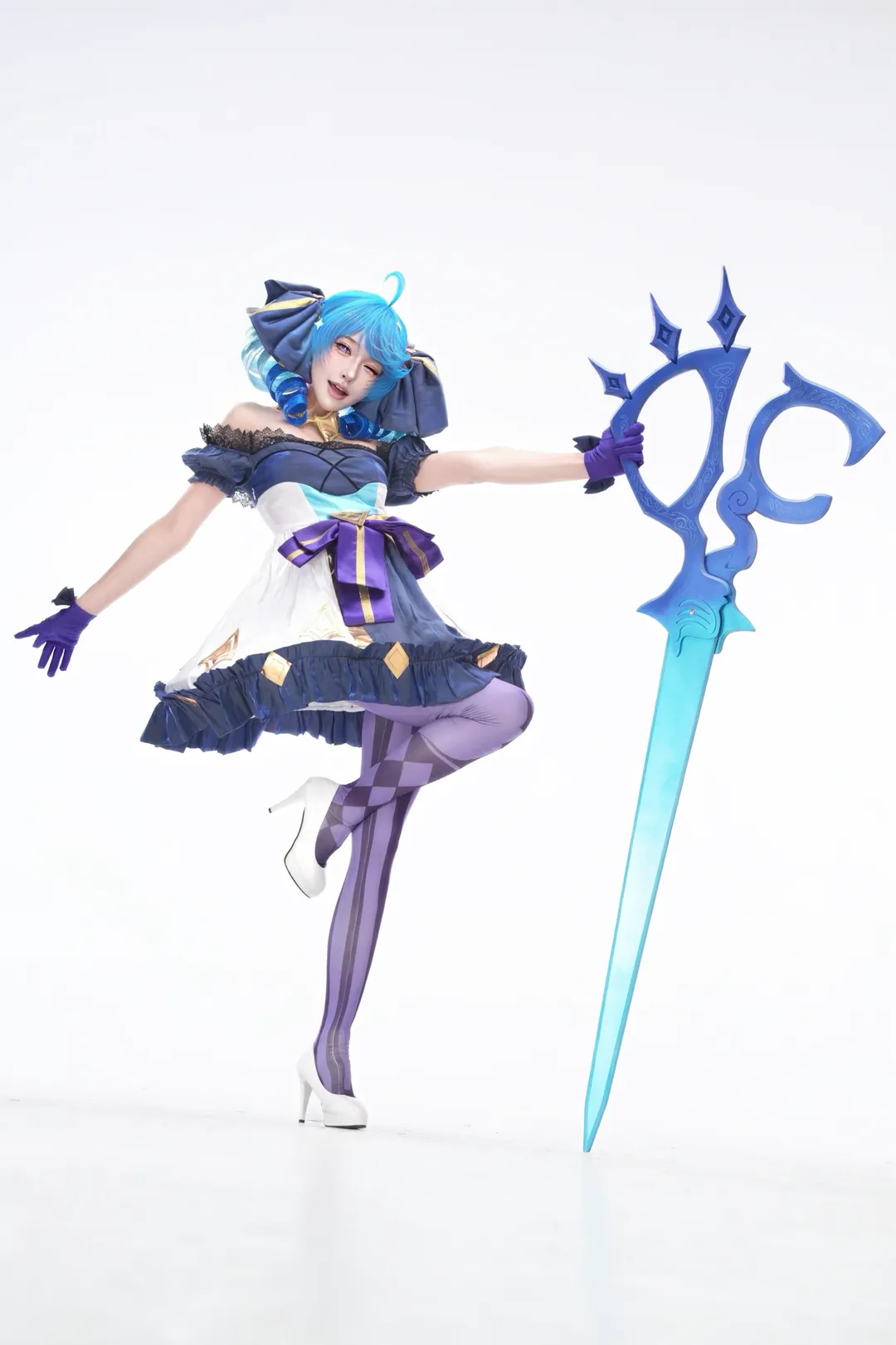 【格温cos】英雄联盟灵罗娃娃的白棚动态感正片 - 第 11 张