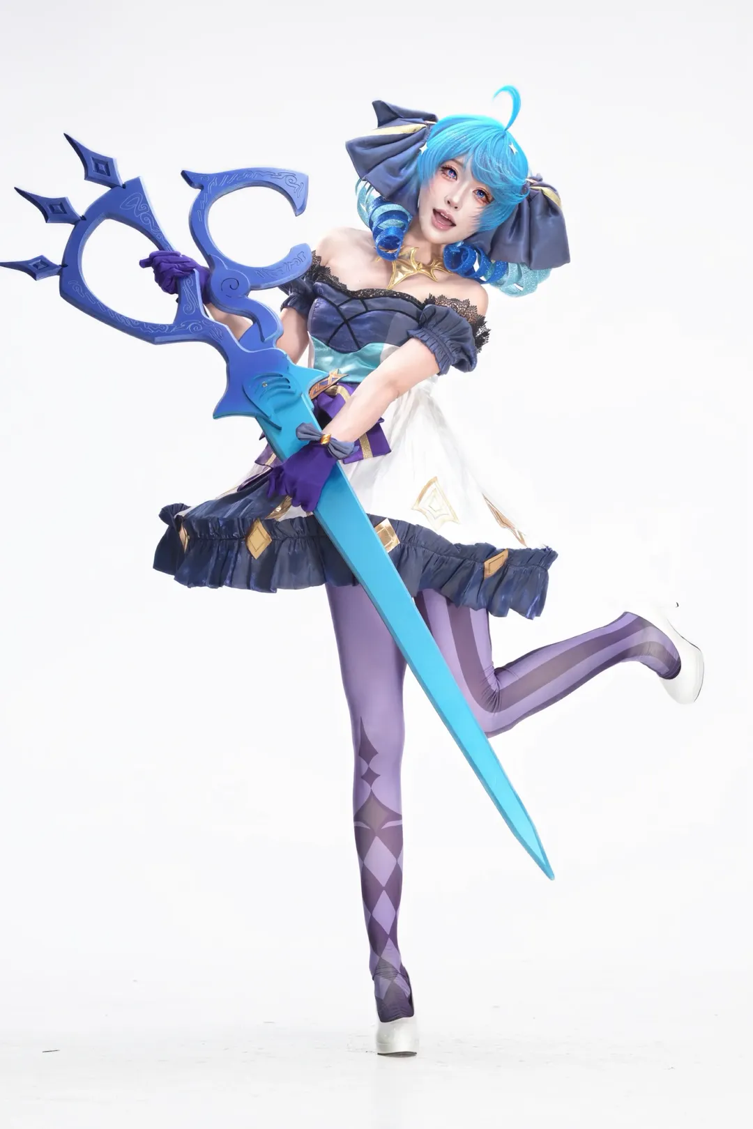 【格温cos】英雄联盟灵罗娃娃的白棚动态感正片 - 第 13 张