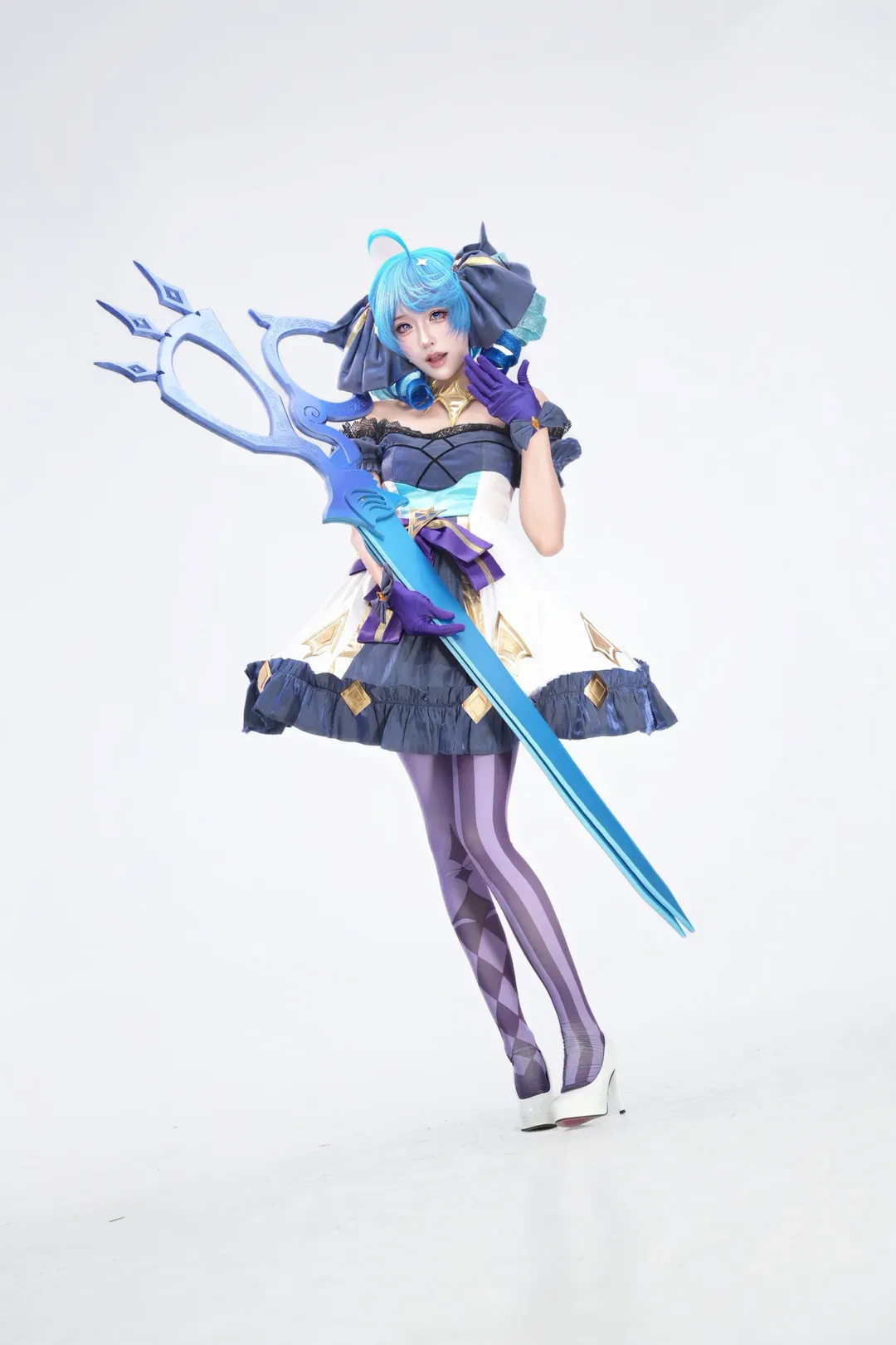【格温cos】英雄联盟灵罗娃娃的白棚动态感正片 - 第 4 张