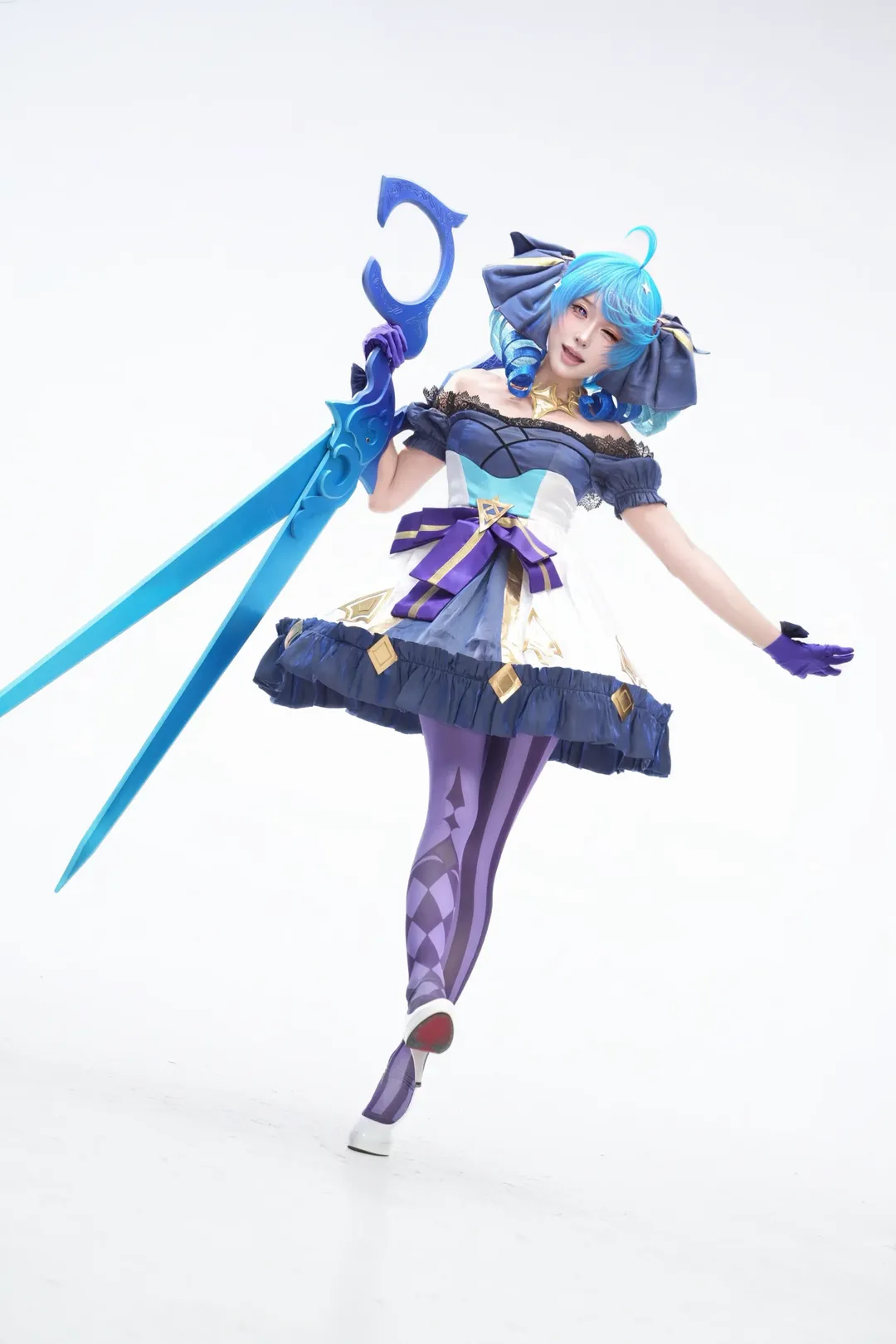【格温cos】英雄联盟灵罗娃娃的白棚动态感正片 - 第 6 张