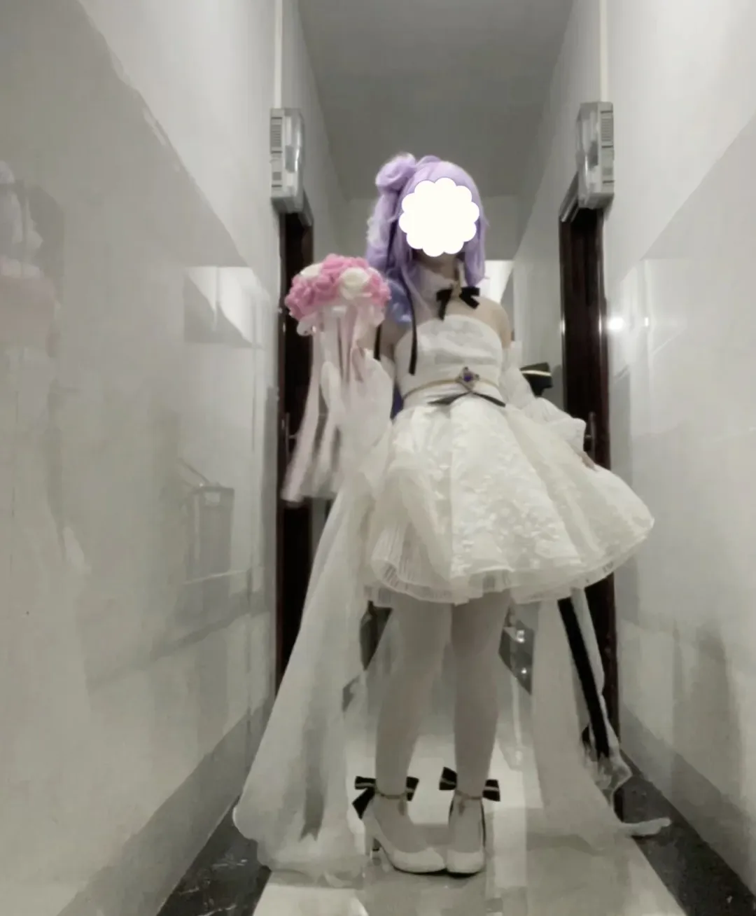 【ユニコーン コスプレ】アズールレーンの純白の守護、花束を抱く優しい少女 - 2 枚目