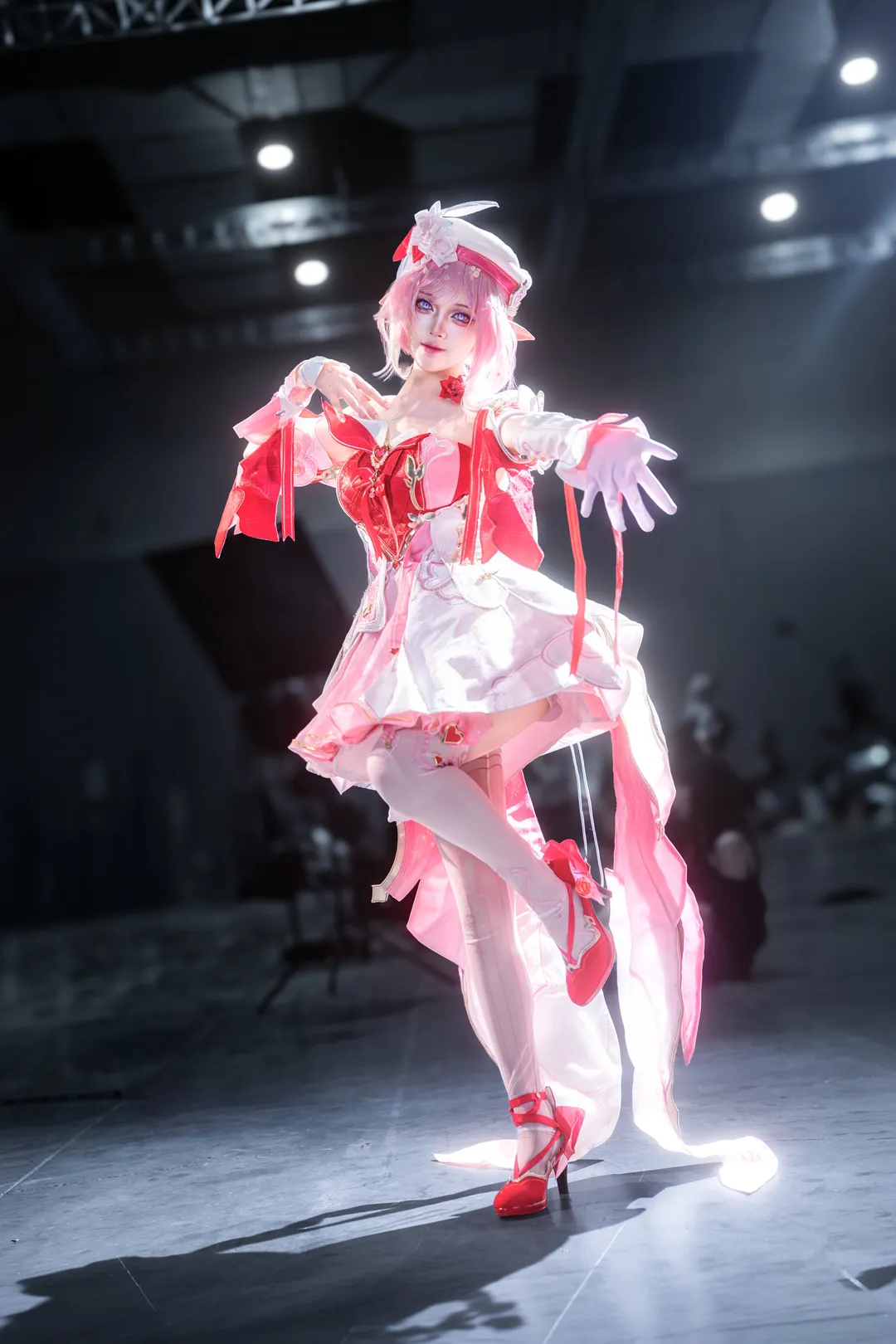 【爱莉希雅cos】爱愿妖精的晶莹魔法，定格在光与影的瞬间 - 第 1 张