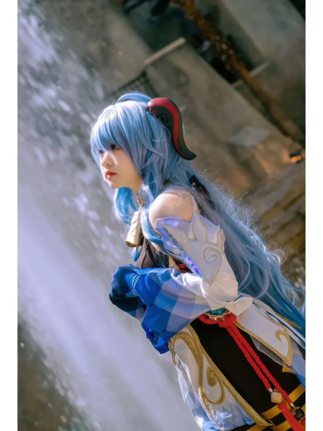 【甘雨cos】原神阿莫斯之弓漫展首秀，扛着发光大弓实拍 - 第 3 张