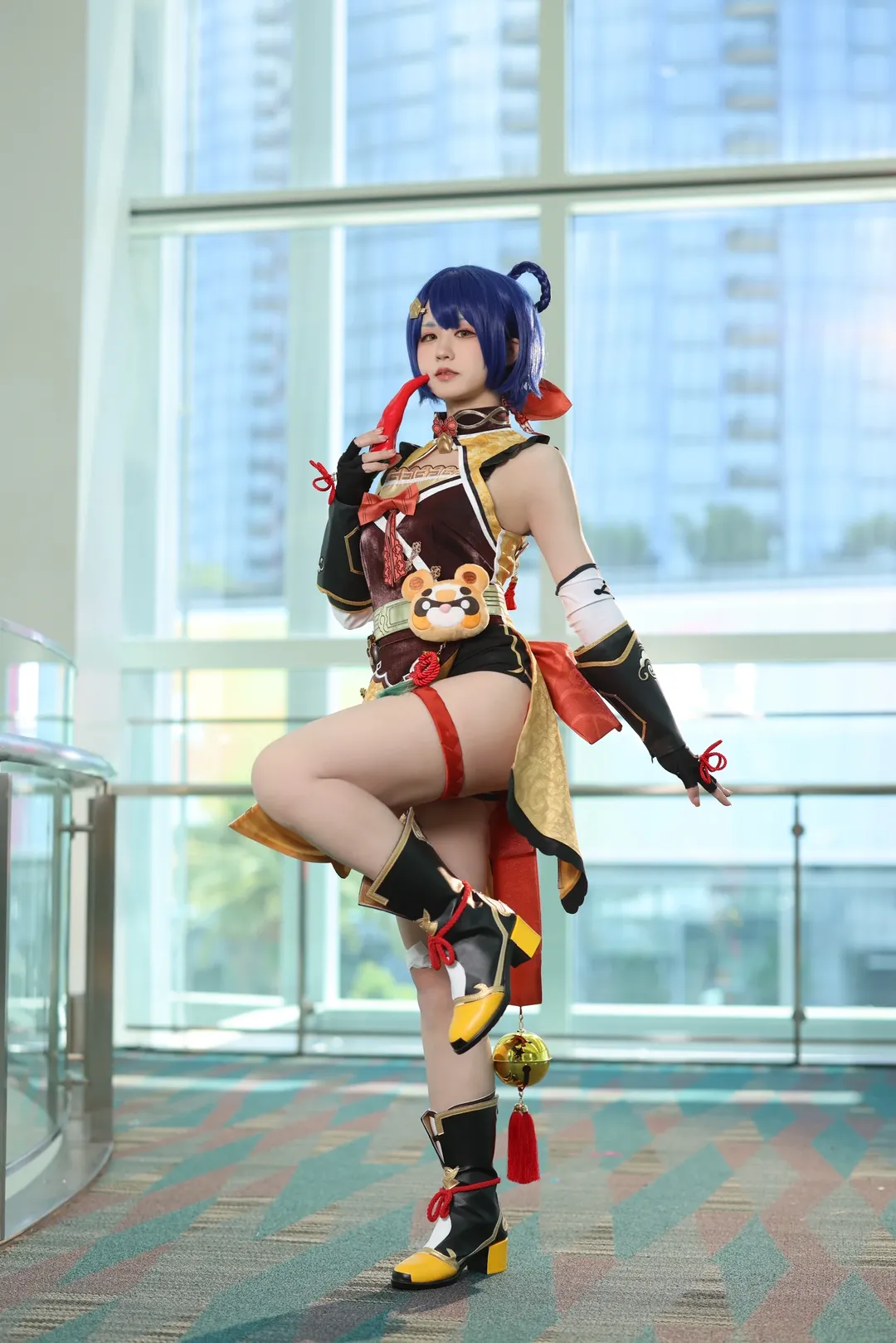 [Xiangling Cosplay] Genshin Impact Liyue Master Chef Candid Convention Photos at Anime Expo - Image 3