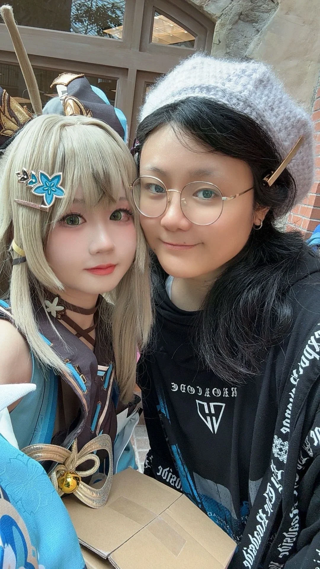 【綺良々コスプレ】ダラスのWeebConで荷物を配達する『原神』の猫又少女 - 4 枚目