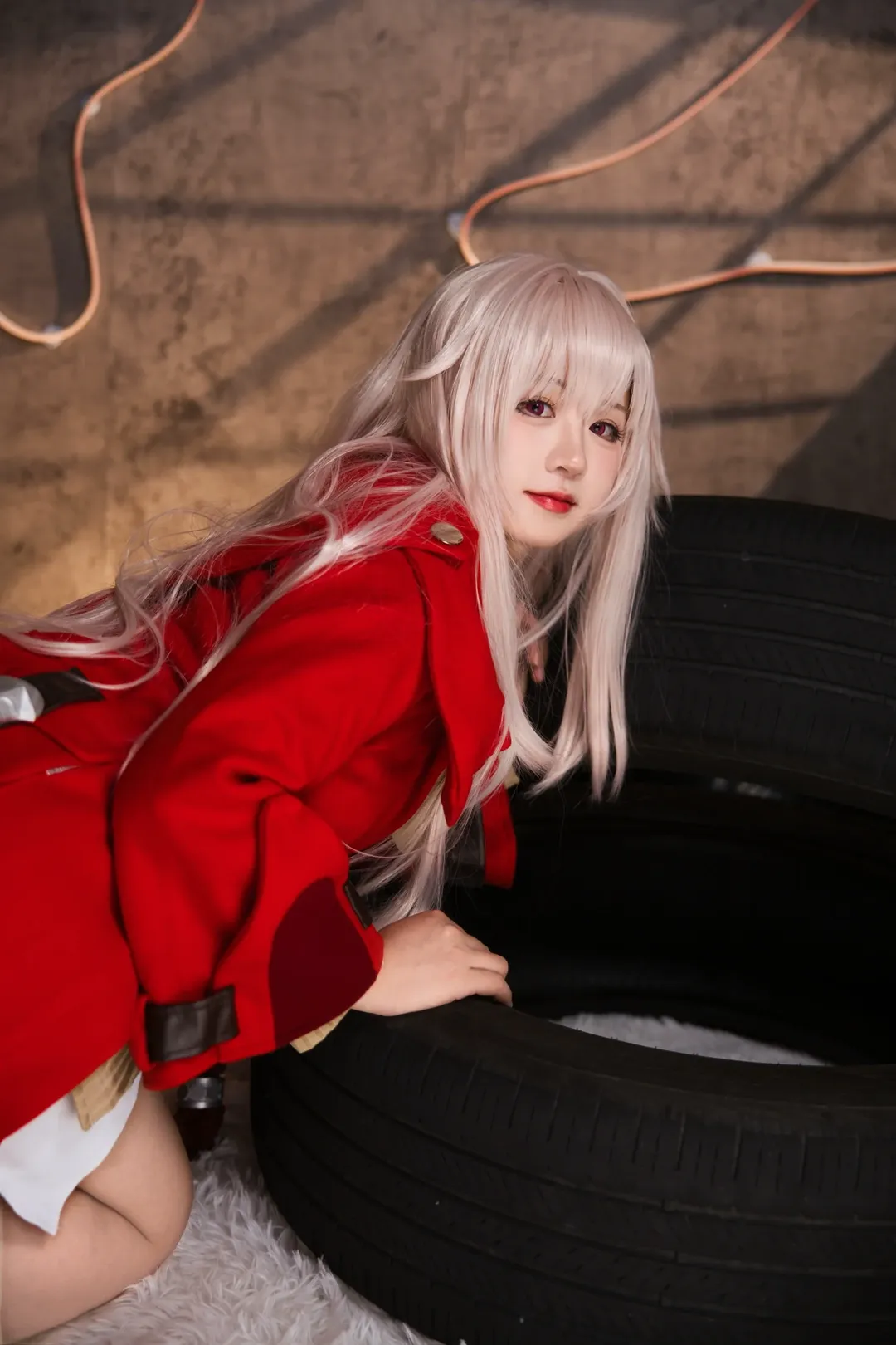 【クラーラ コスプレ】『崩壊：スターレイル』インダストリアルな廃墟空間に佇む静謐な表現 - 1 枚目