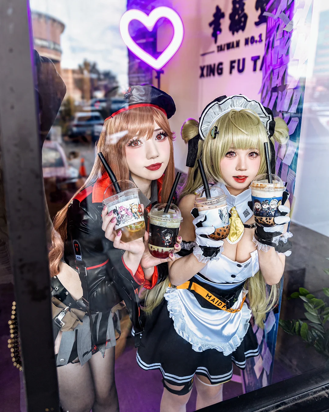 【ソーダ コスプレ】勝利の女神：NIKKE オフラインコラボ タピオカ店バイト日記 - 1 枚目
